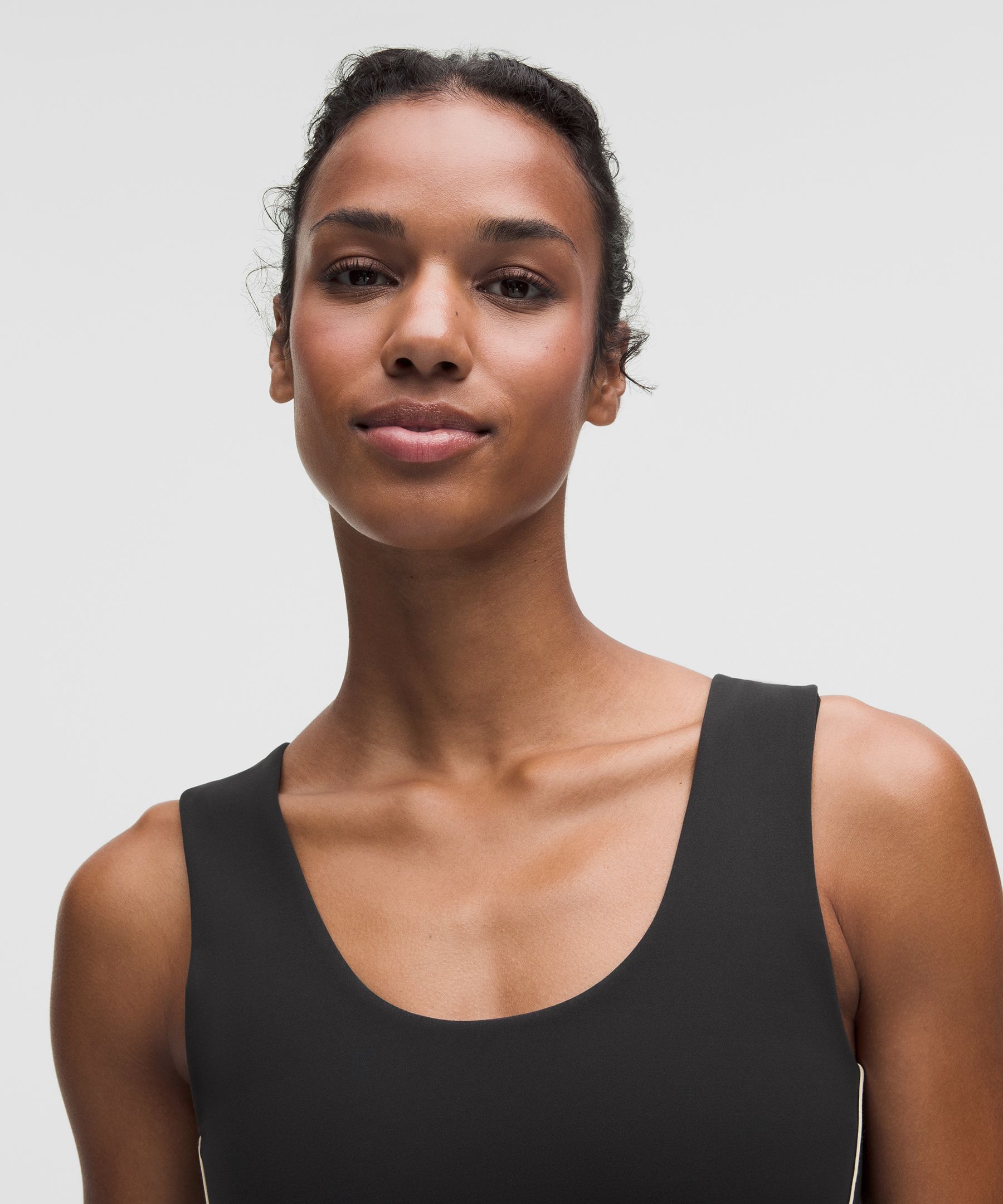 Wunder Train Piped Sports Bra