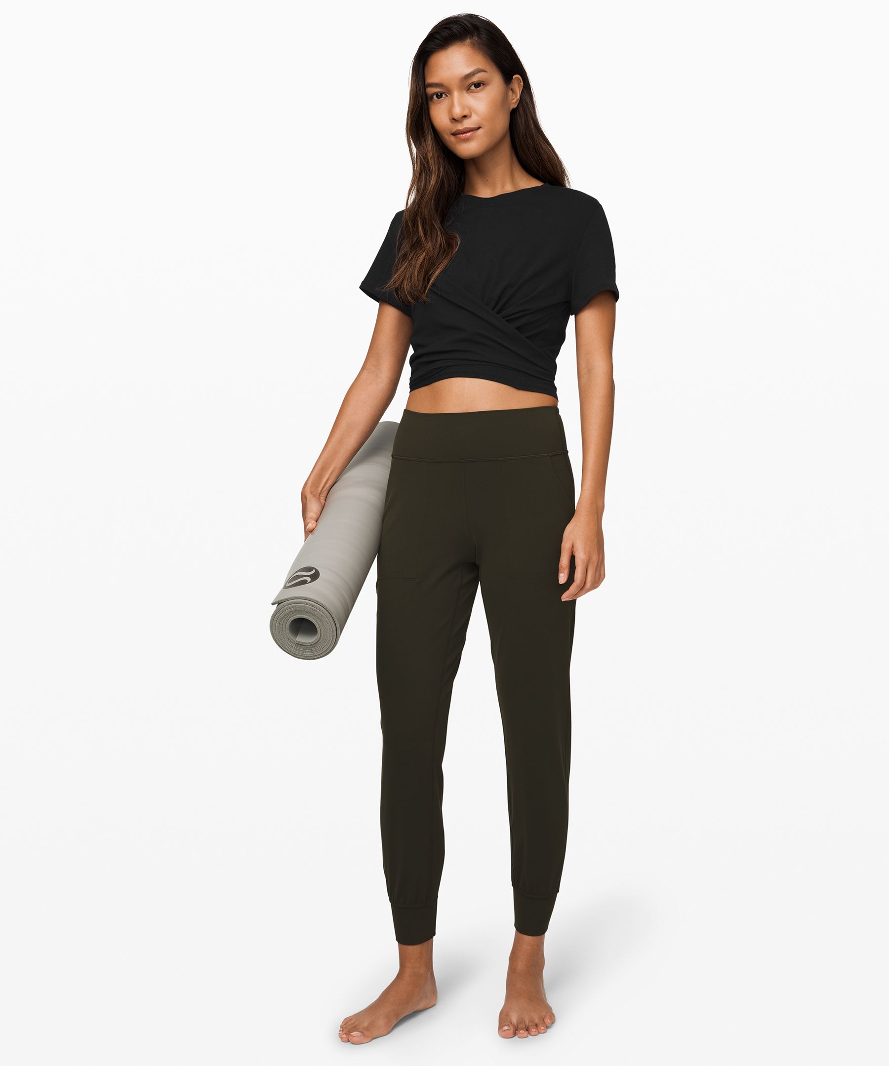 Get Centred Short Sleeve and Align crop Jogger - dropping off