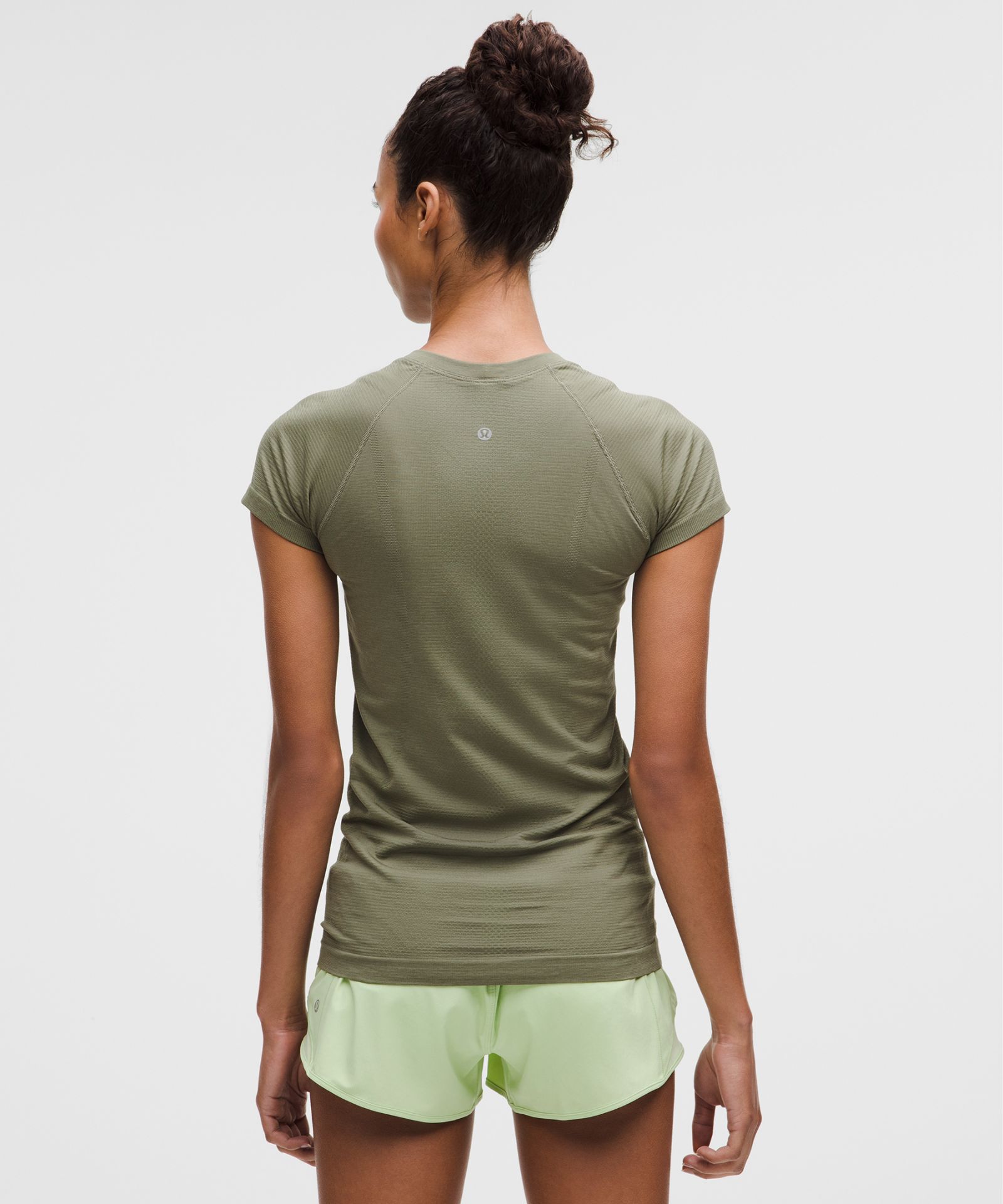 Женская рубашка Lululemon Swiftly Tech 2.0 с коротким рукавом — фото 3