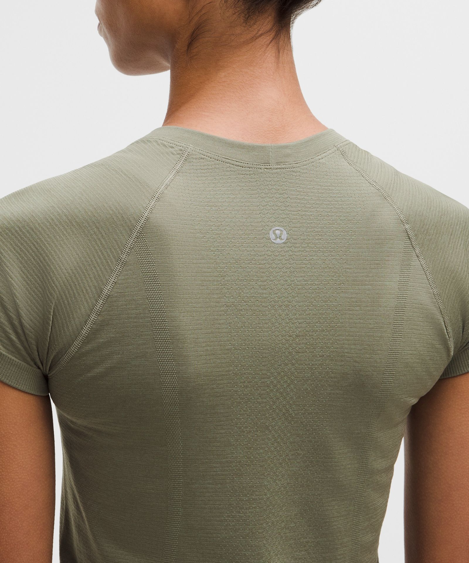 Женская рубашка Lululemon Swiftly Tech 2.0 с коротким рукавом — фото 5
