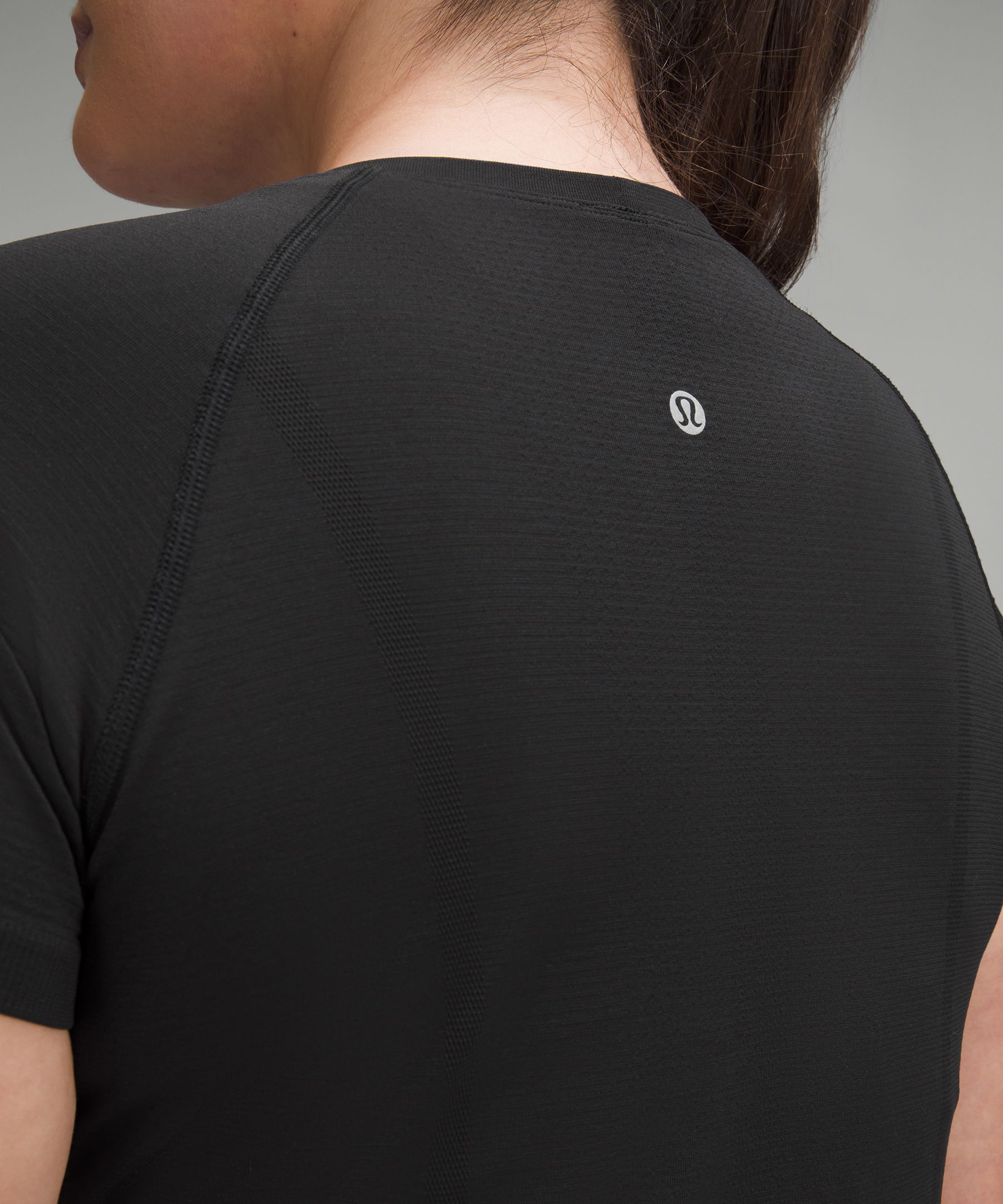 【最終値下げ】lulu lemonシフトスティッチクルーライトブルー 新品タグ Lululemon Swiftly Tech Blue Activewear Tops for Women for