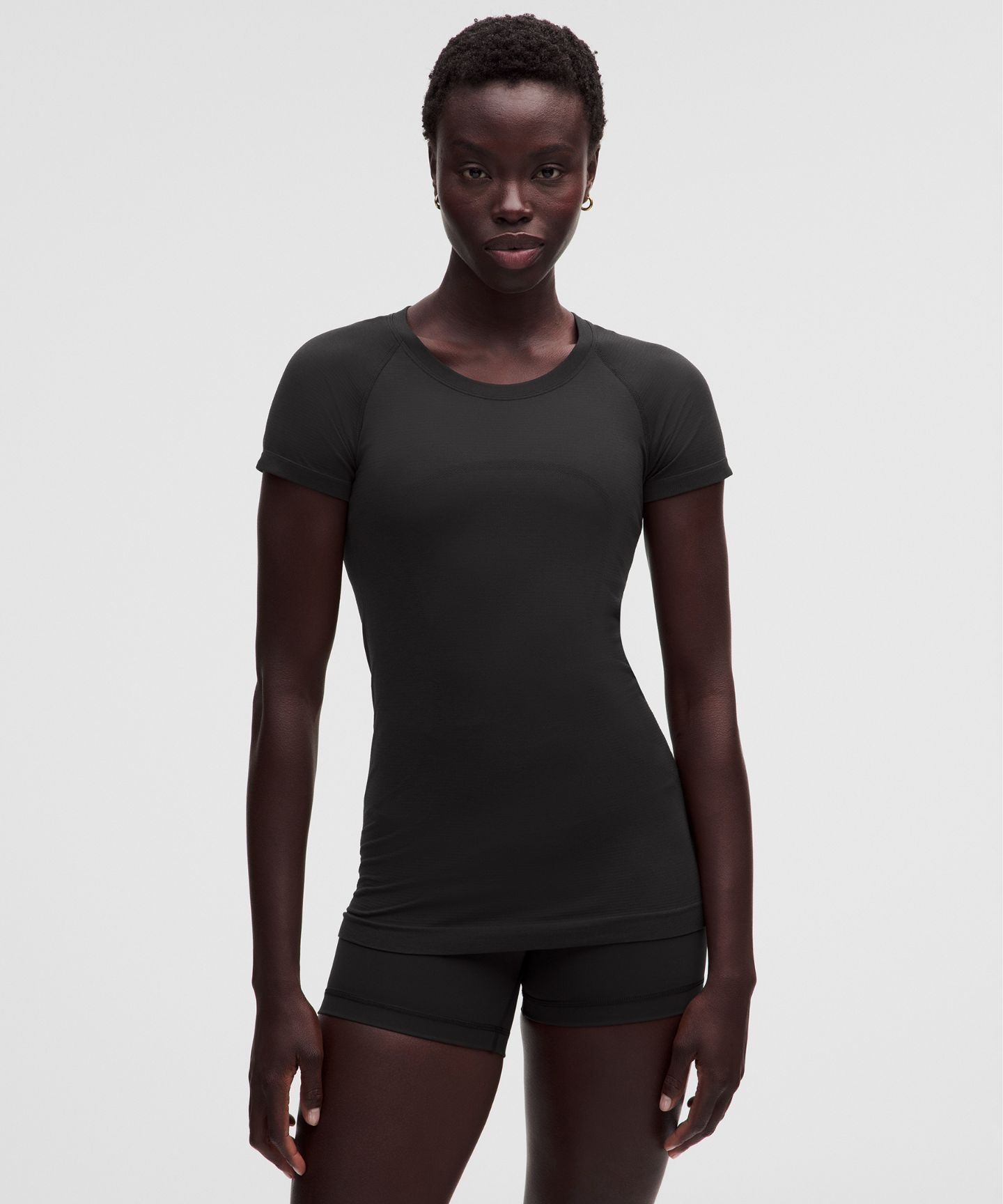 Женская футболка Lululemon Swiftly Tech 2.0 с коротким рукавом, цвет: Чёрный — фото 1