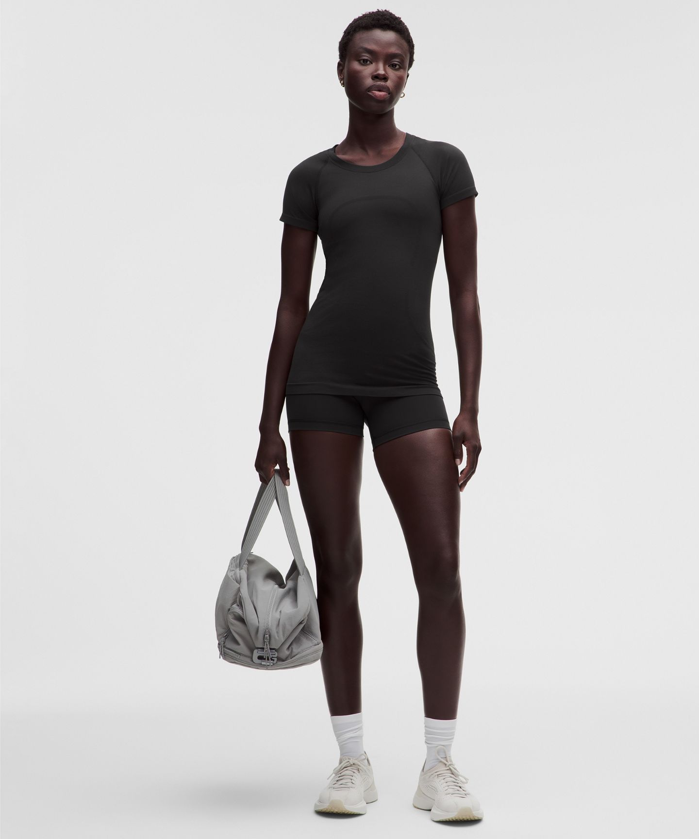 Женская футболка Lululemon Swiftly Tech 2.0 с коротким рукавом, цвет: Чёрный — фото 2