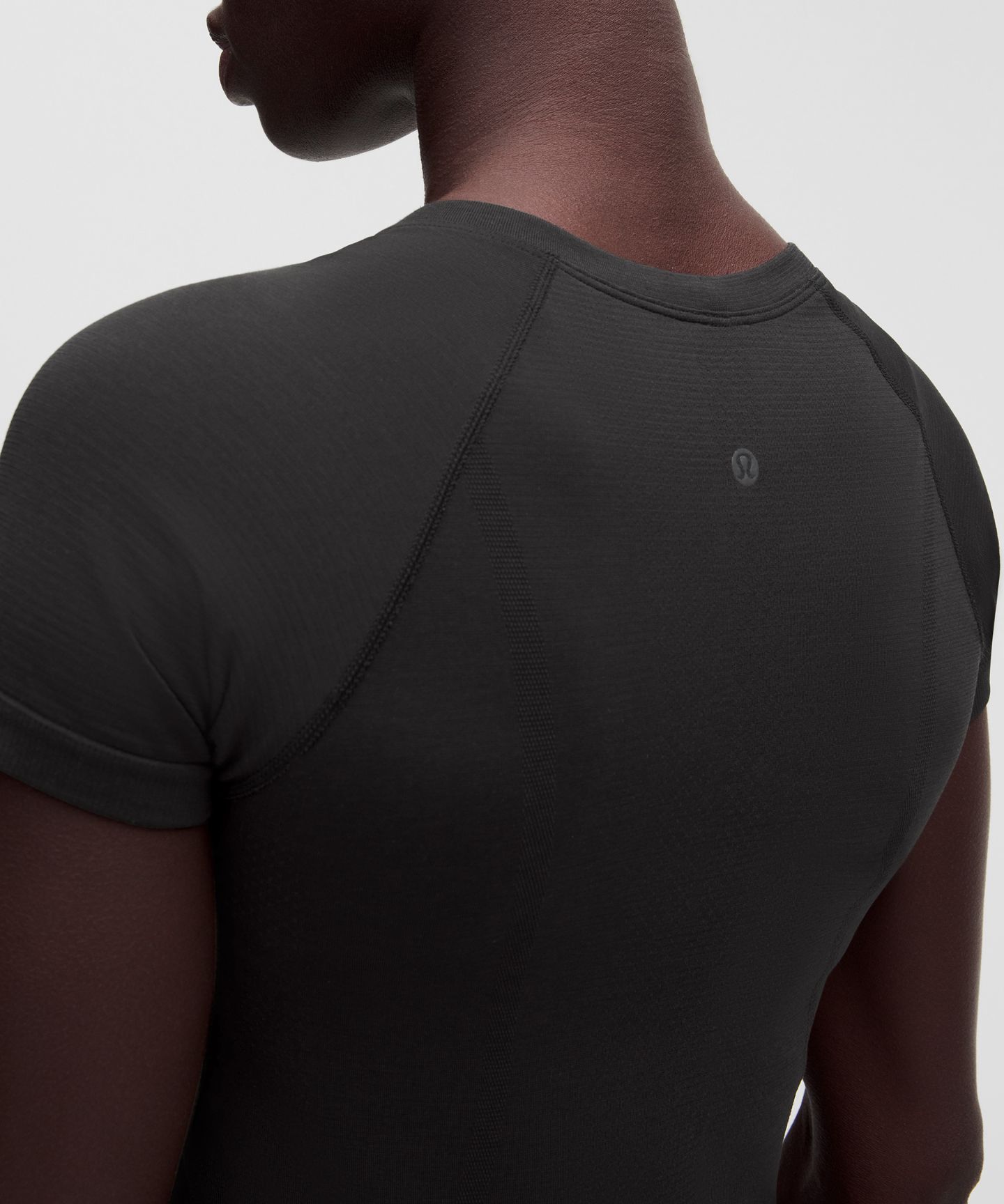 Женская футболка Lululemon Swiftly Tech 2.0 с коротким рукавом, цвет: Чёрный — фото 5