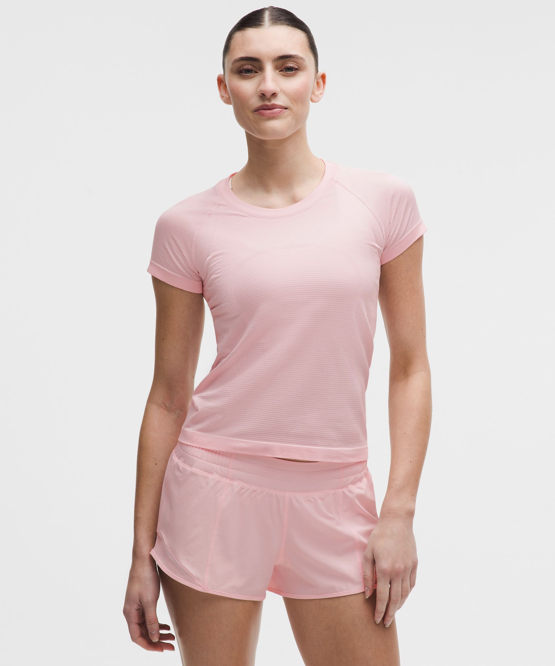 未使用に近い9000円 ルルレモン Swiftly 半袖シャツ ヒップ丈 4 未使用に近い ルルレモン Swiftly 半袖シャツ ヒップ丈 4 未使用に近い9000