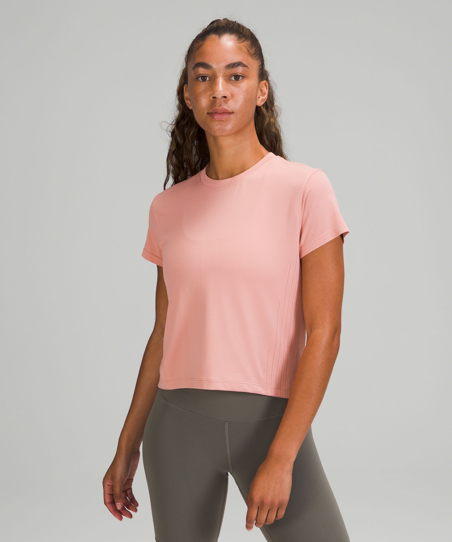 lululemon ピンクTシャツ - ヨガ・ピラティス