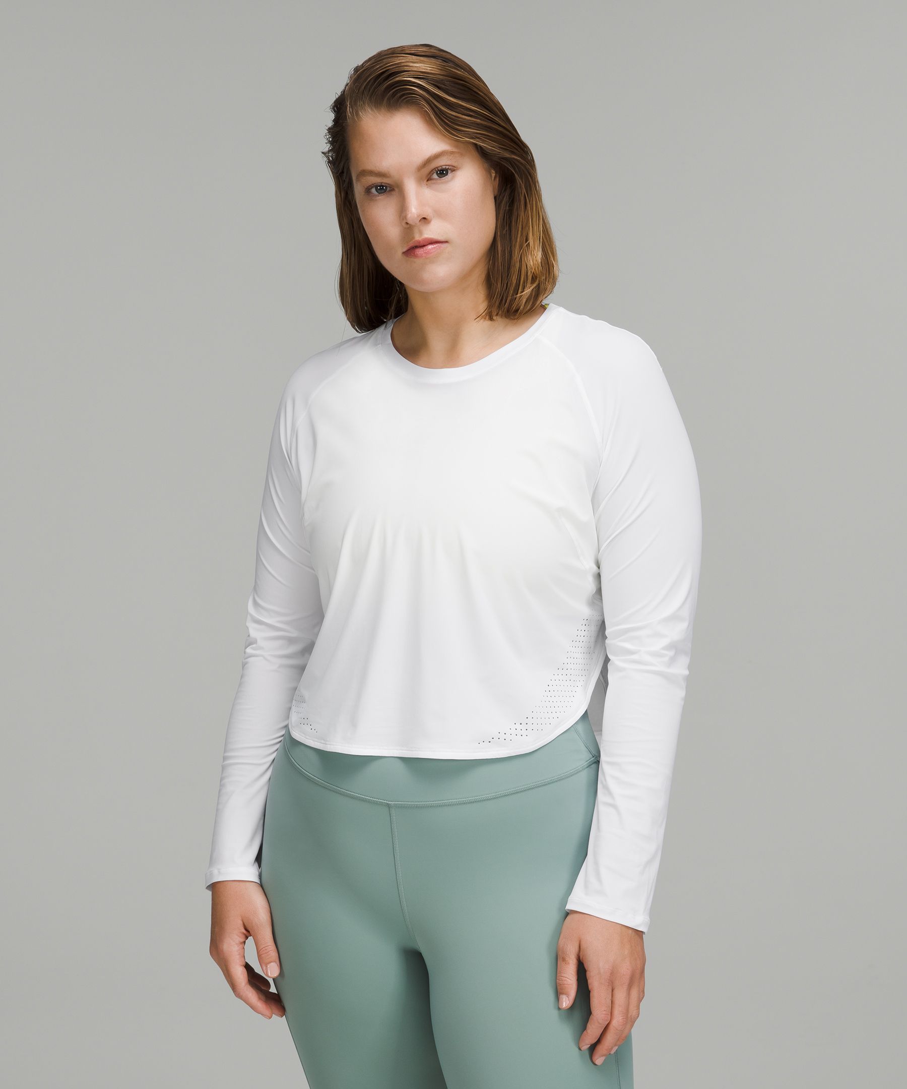 Stay stylish and comfortable with the Lulu Lemon Run Swiftly long sleeve