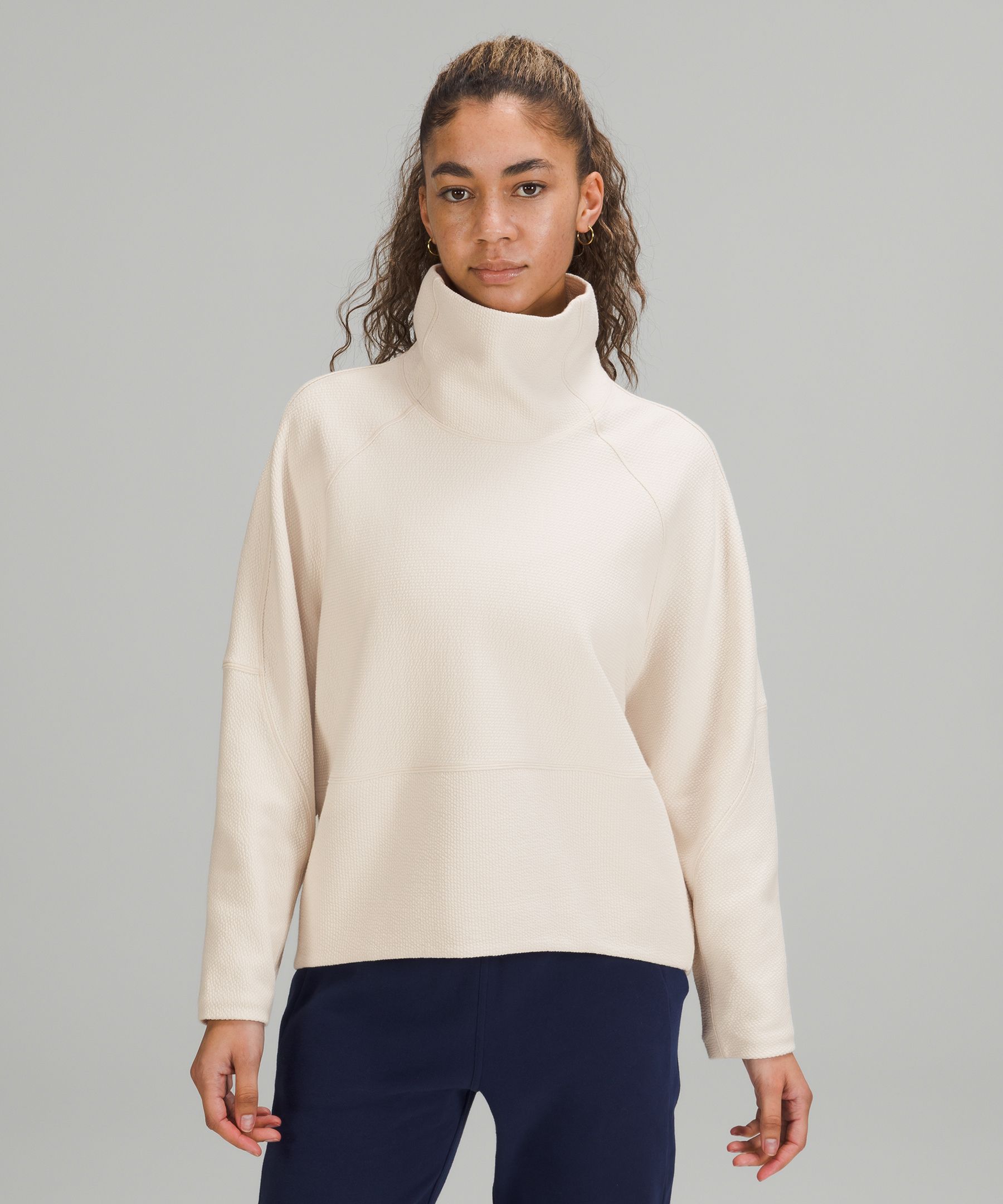 Lululemon Athletica Beige Turtle Neck Sweatshirt Sweater Top 8