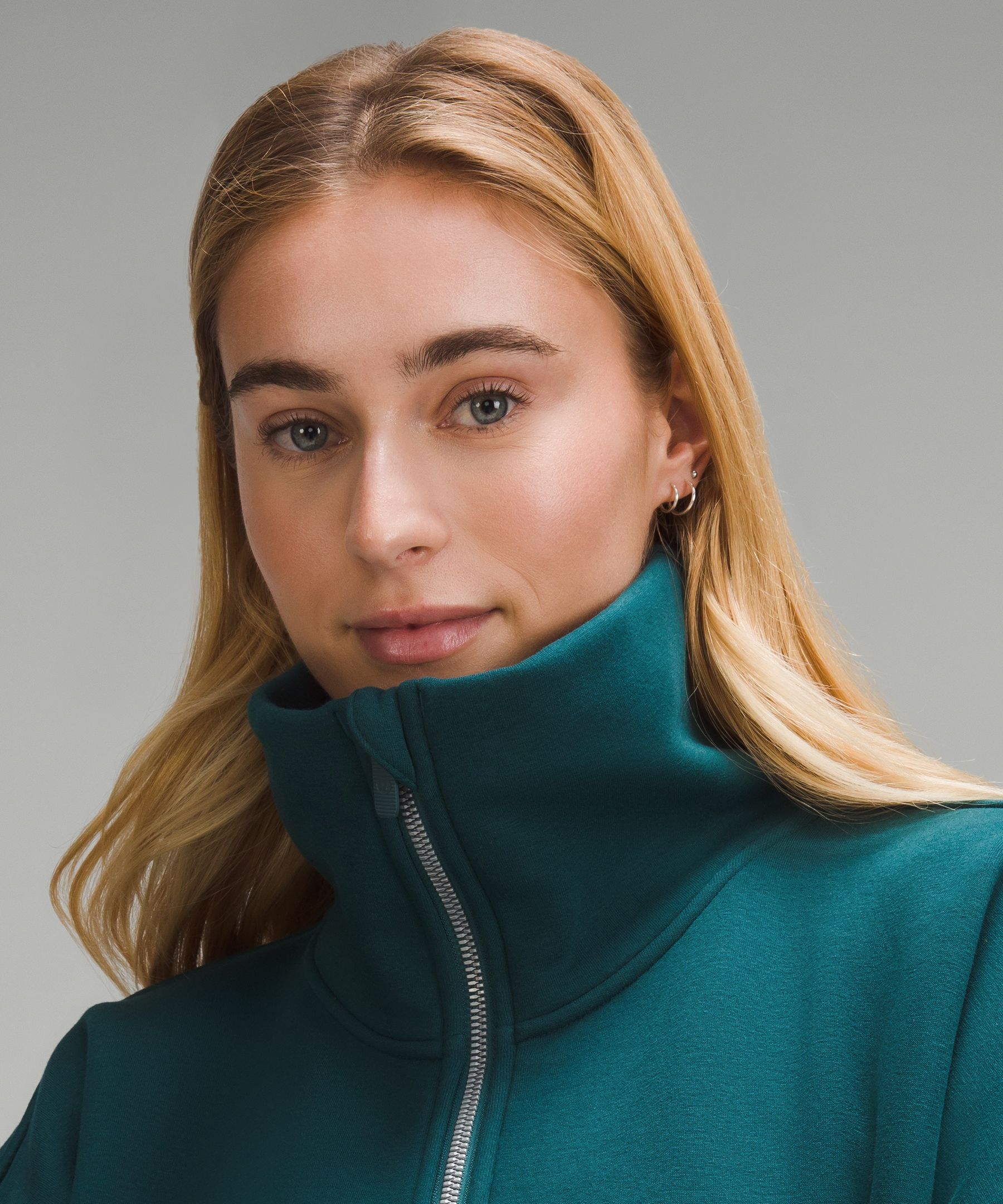 This Fleece Zip-Up Sweatshirt Is A Lululemon Dupe & Only $55 At Old Navy -  Narcity