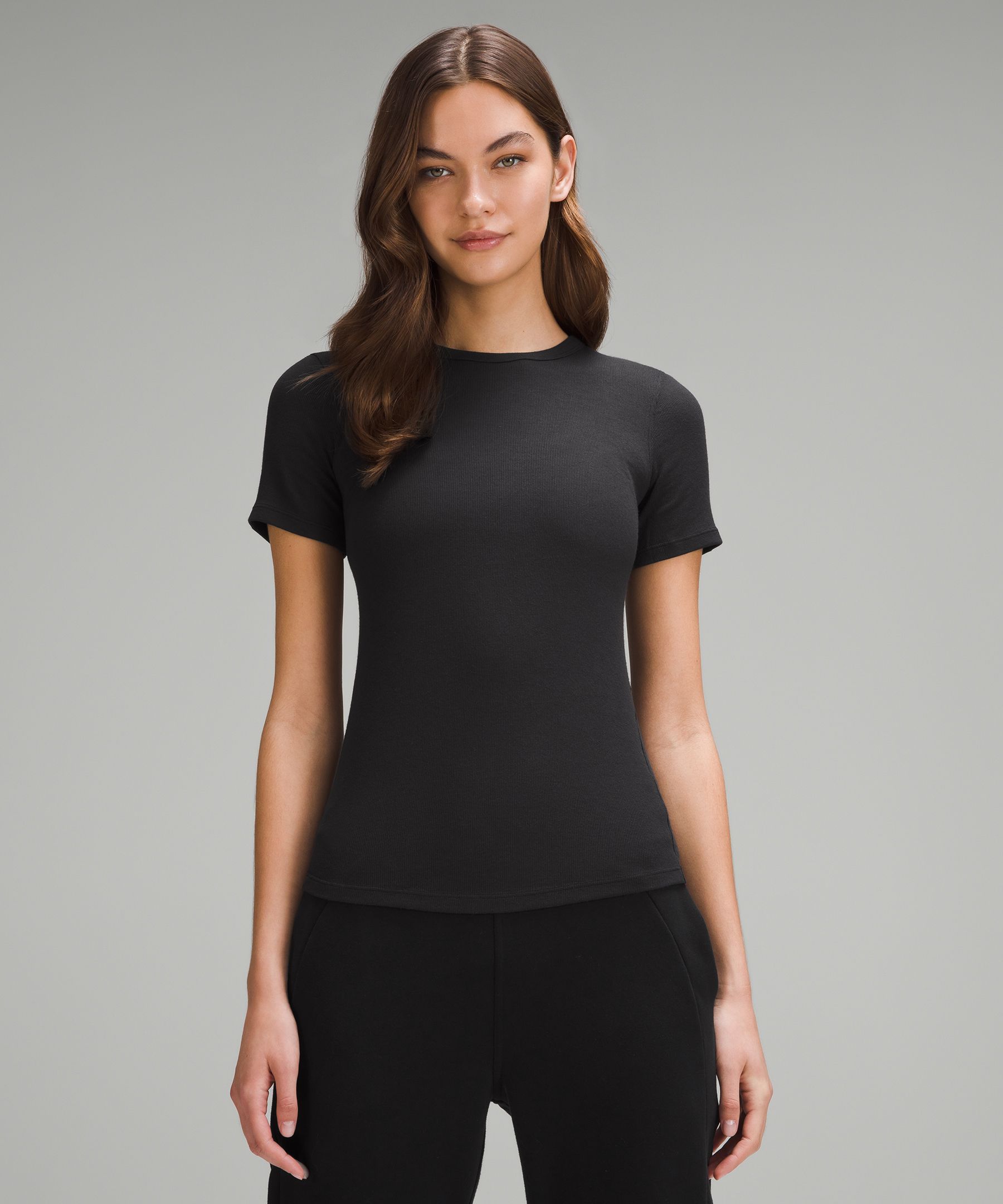 Black crewneck cropped t-shirt (S) & Espresso wunder train (6