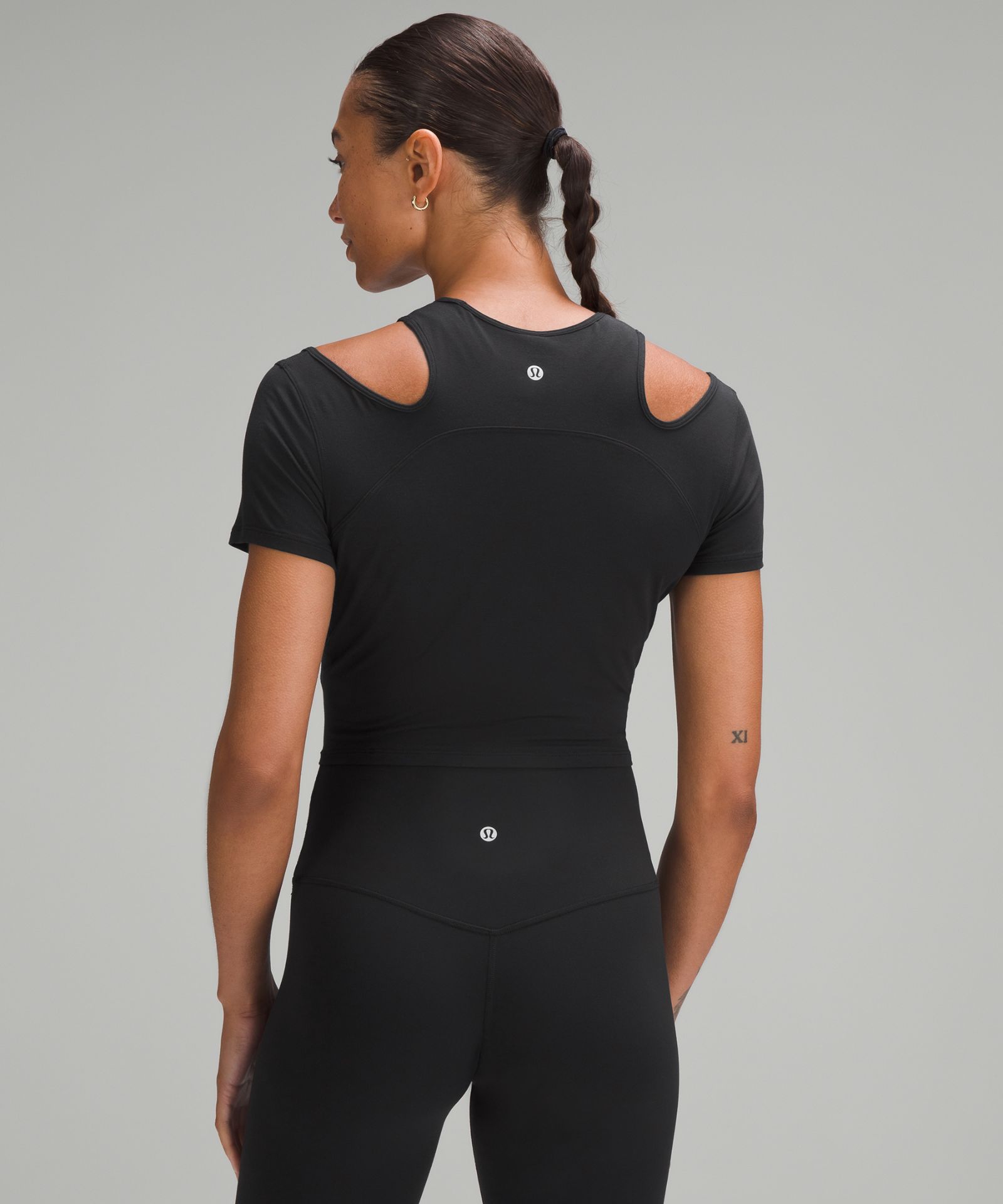 Lululemon Shoulder Cut-Out Yoga T-Shirt — фото 3