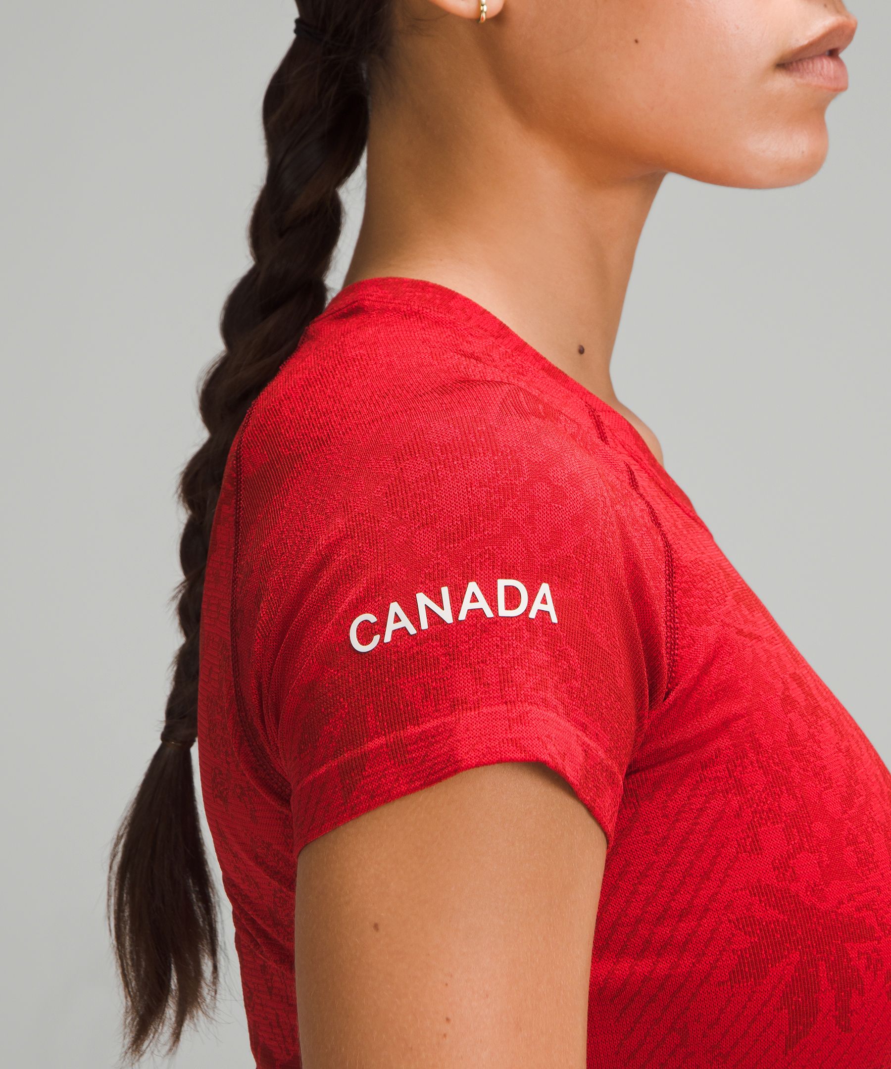 Team Canada Swiftly Tech Short-Sleeve Shirt 2.0 Hip Length *CPC Logo | Women's Shirts