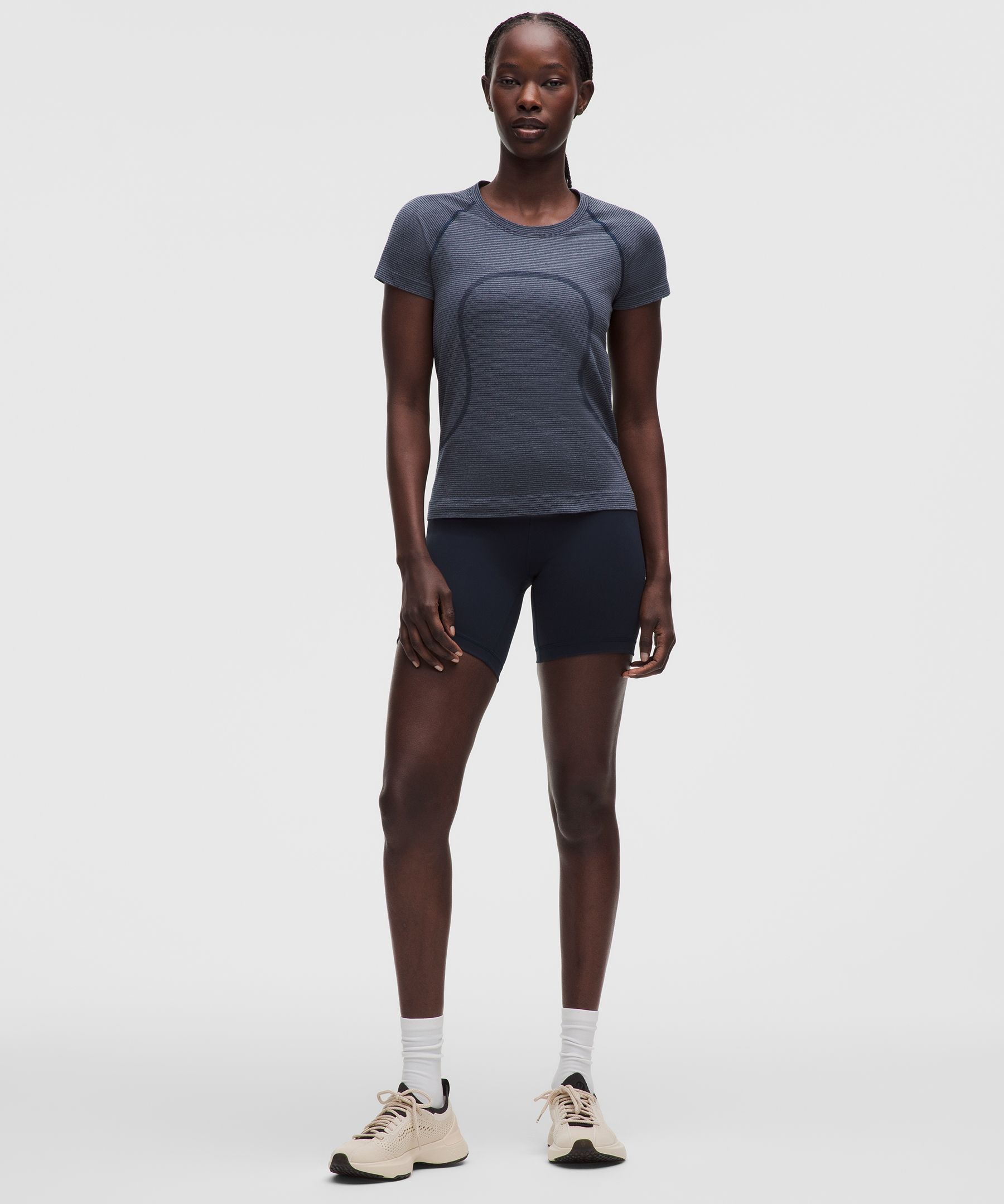 Playera Swiftly Tech 2.0 de manga corta *Largo a la cintura