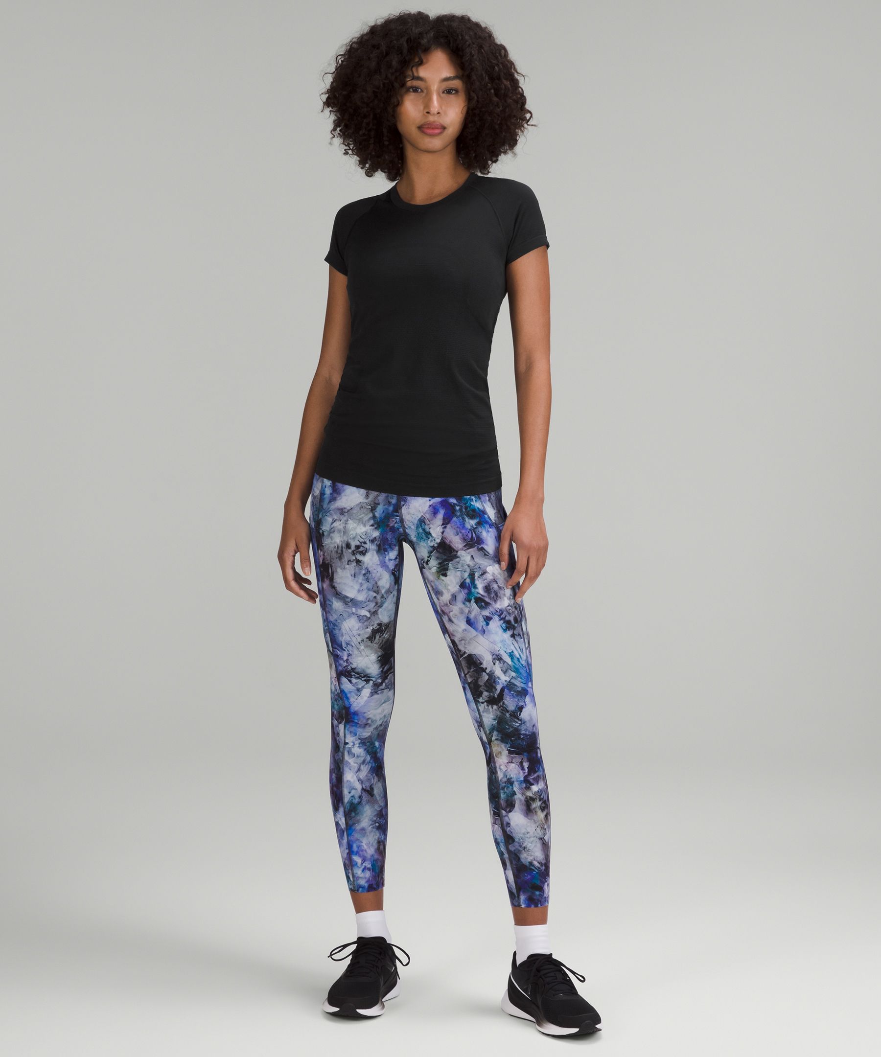 I lucked out big time and found these black Groove Pants in Luon on  markdown in my store!! Paired with my serene blue Swiftly Tech 2.0 Race  length LS! 😊😊 : r/lululemon