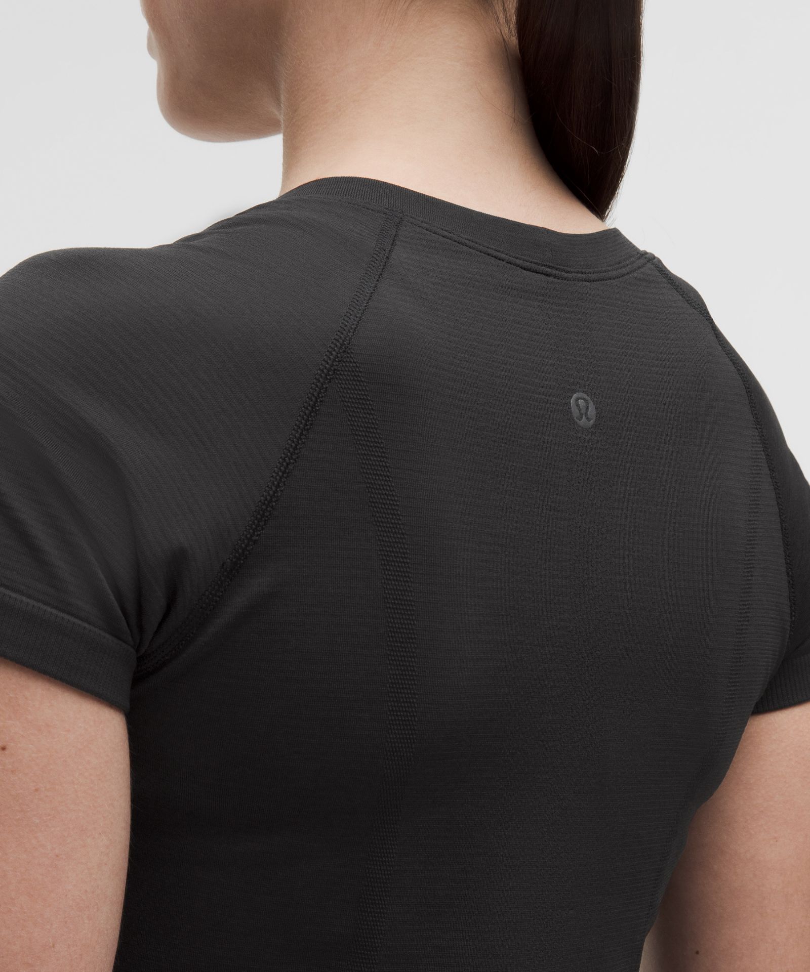 Женская футболка Lululemon Swiftly Tech 2.0 с коротким рукавом — фото 5