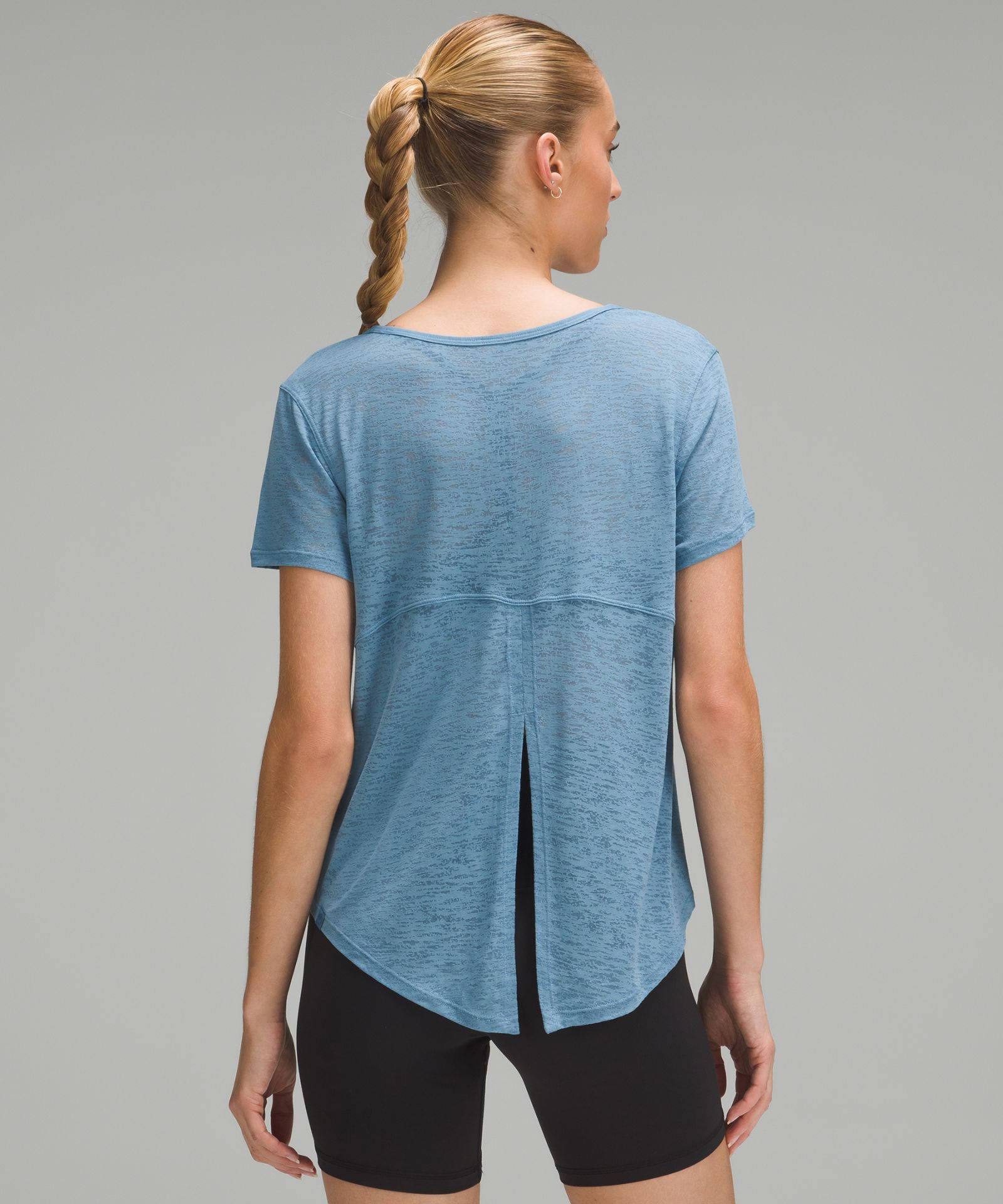 Lululemon Tie-Back Lightweight Yoga Short-Sleeve T-Shirt — фото 3