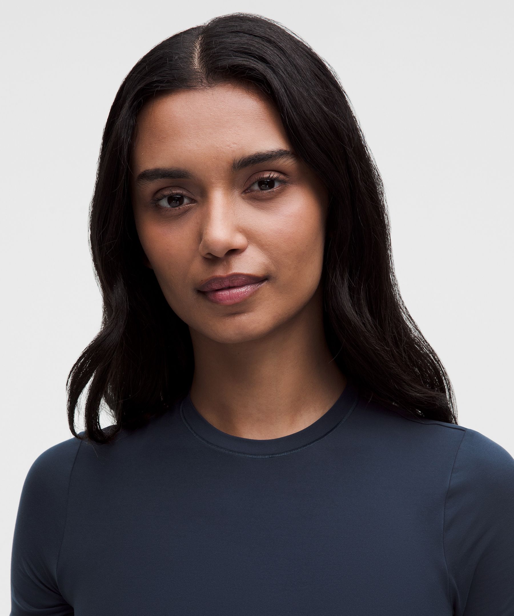 Wundermost H&uuml;ftlanges Kurzarmshirt mit Rundhalsausschnitt aus Ultra-Soft Nulu