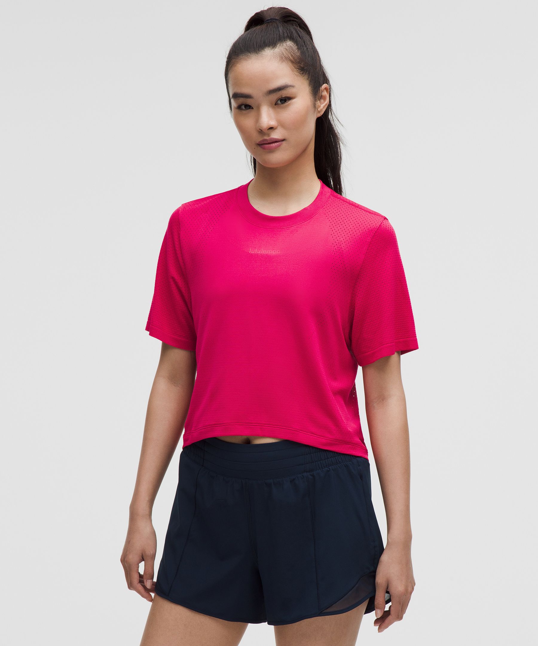 【lululemon】快適メッシュ Swiftly High-Low クロップ Tシャツ Swiftly High-Low Cropped Short-Sleeve Shirt | Women's Short