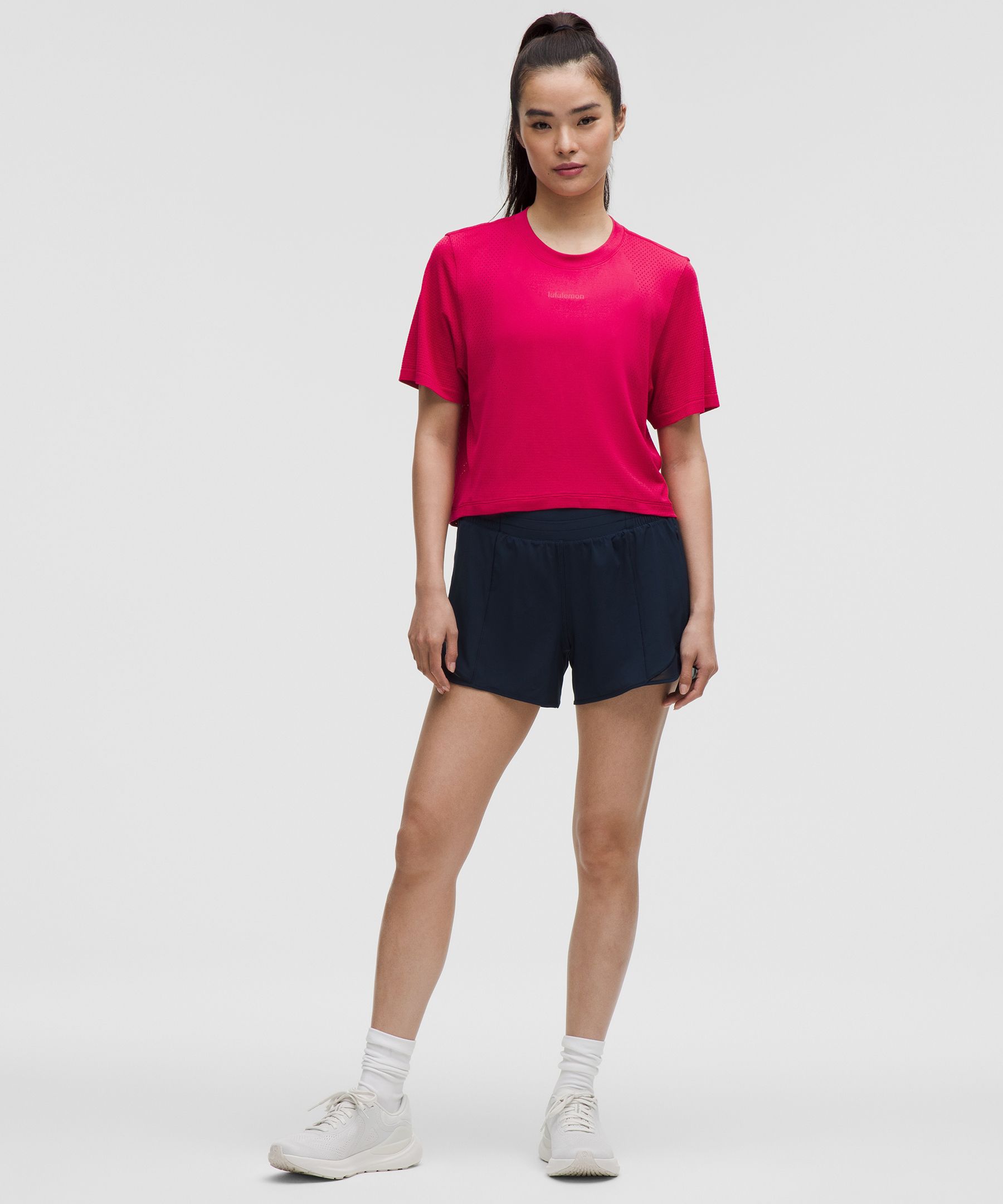 【ルルレモン】Swiftly High-Low Cropped 半袖シャツ Swiftly High-Low Cropped Short-Sleeve Shirt | Women's Short