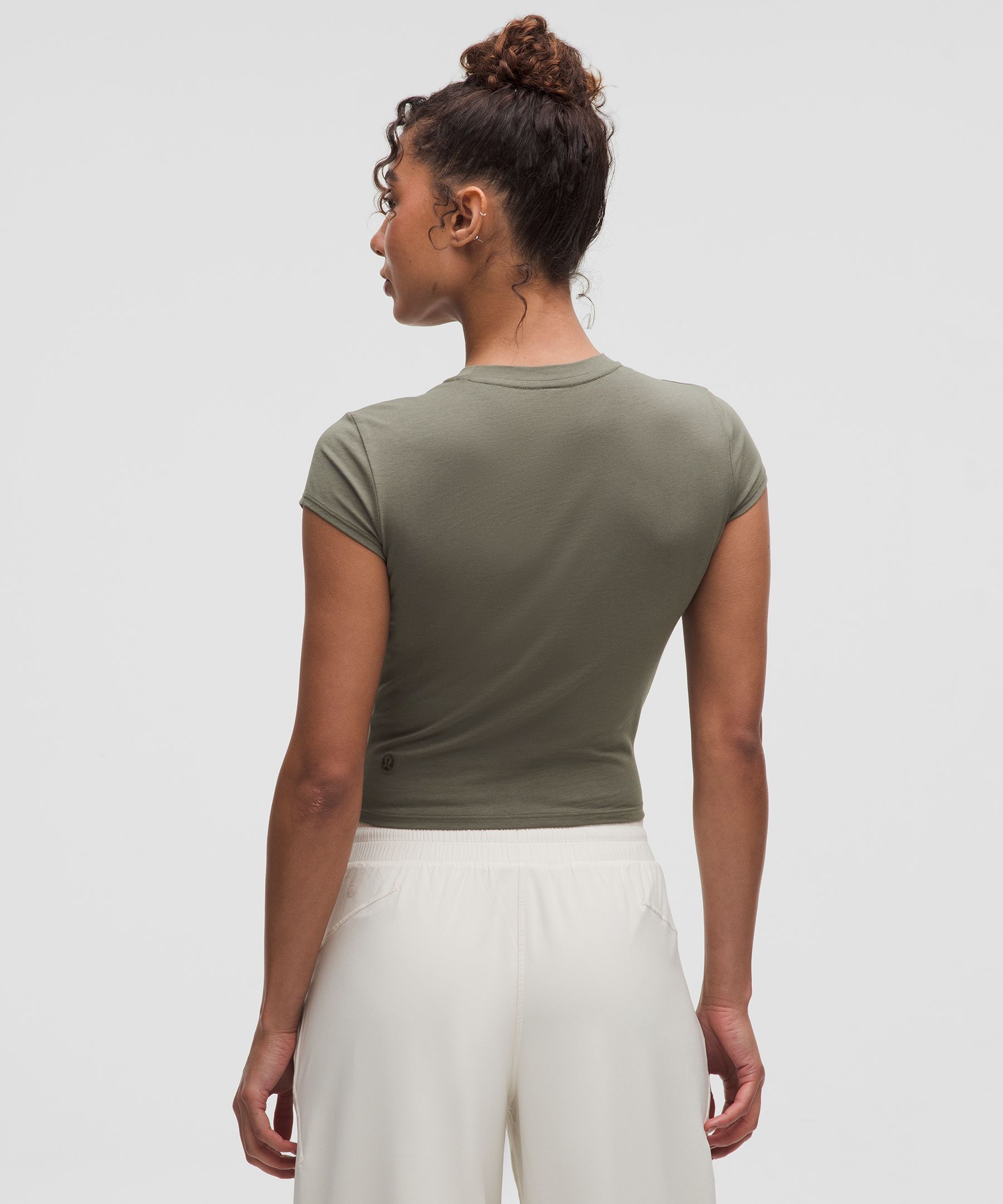 【lululemon】オーガニック コットン Baby Tee ヒップ丈 Tシャツ Organic Cotton Baby Tee | lululemon SG