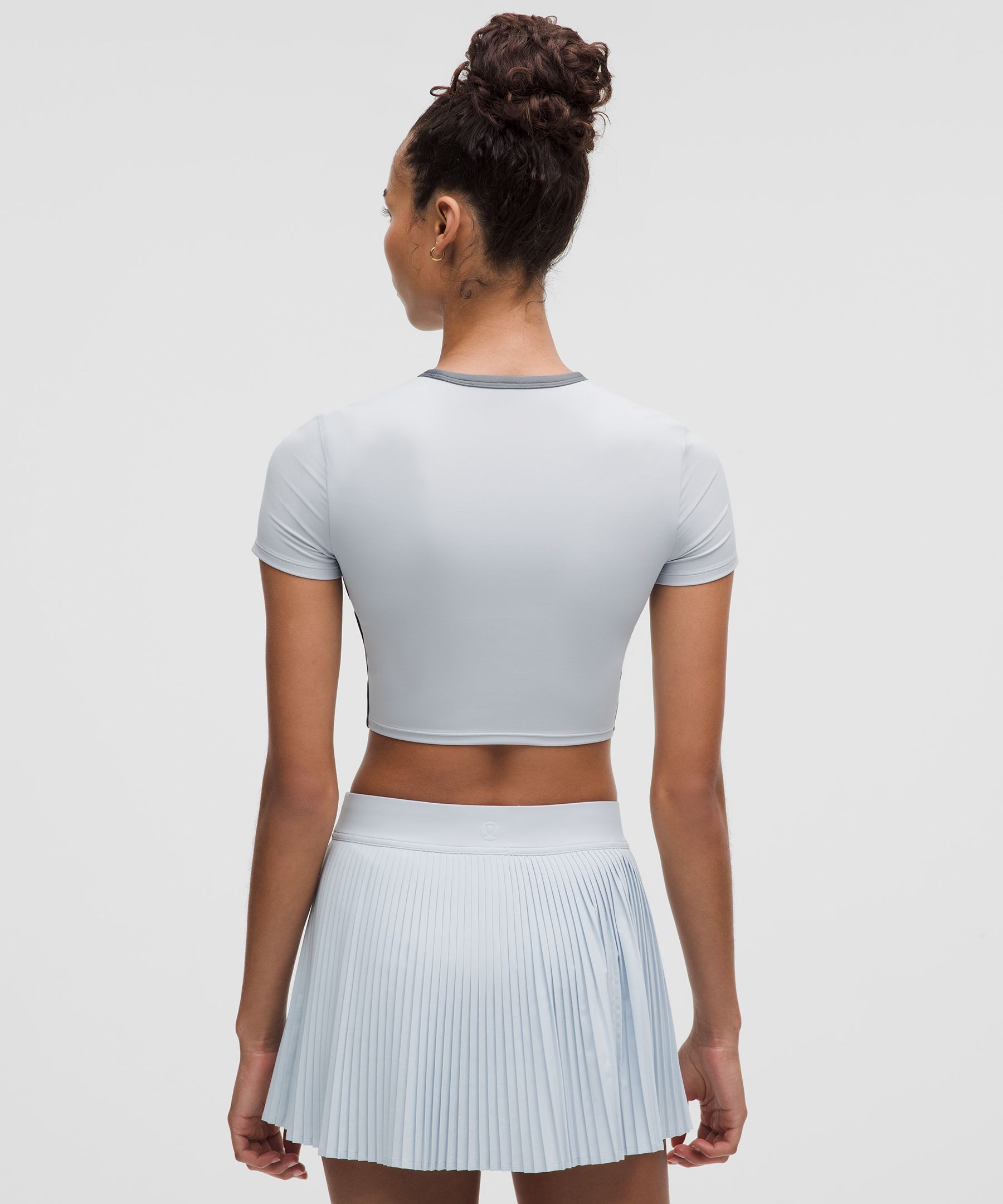 Lululemon Tight-fit Cropped Shelf-bra T-shirt Medium Support, B/c Cup