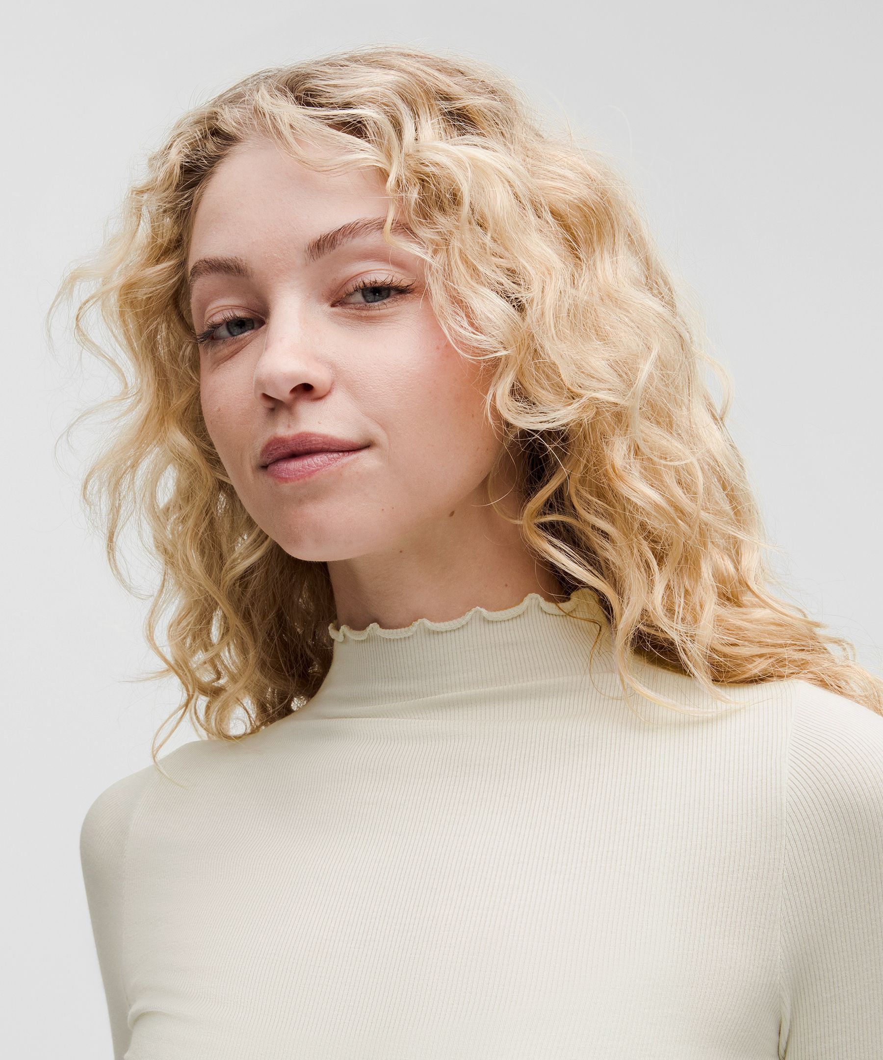 LULULEMON HOLD TIGHT LETTUCE-EDGE TURTLENECK 