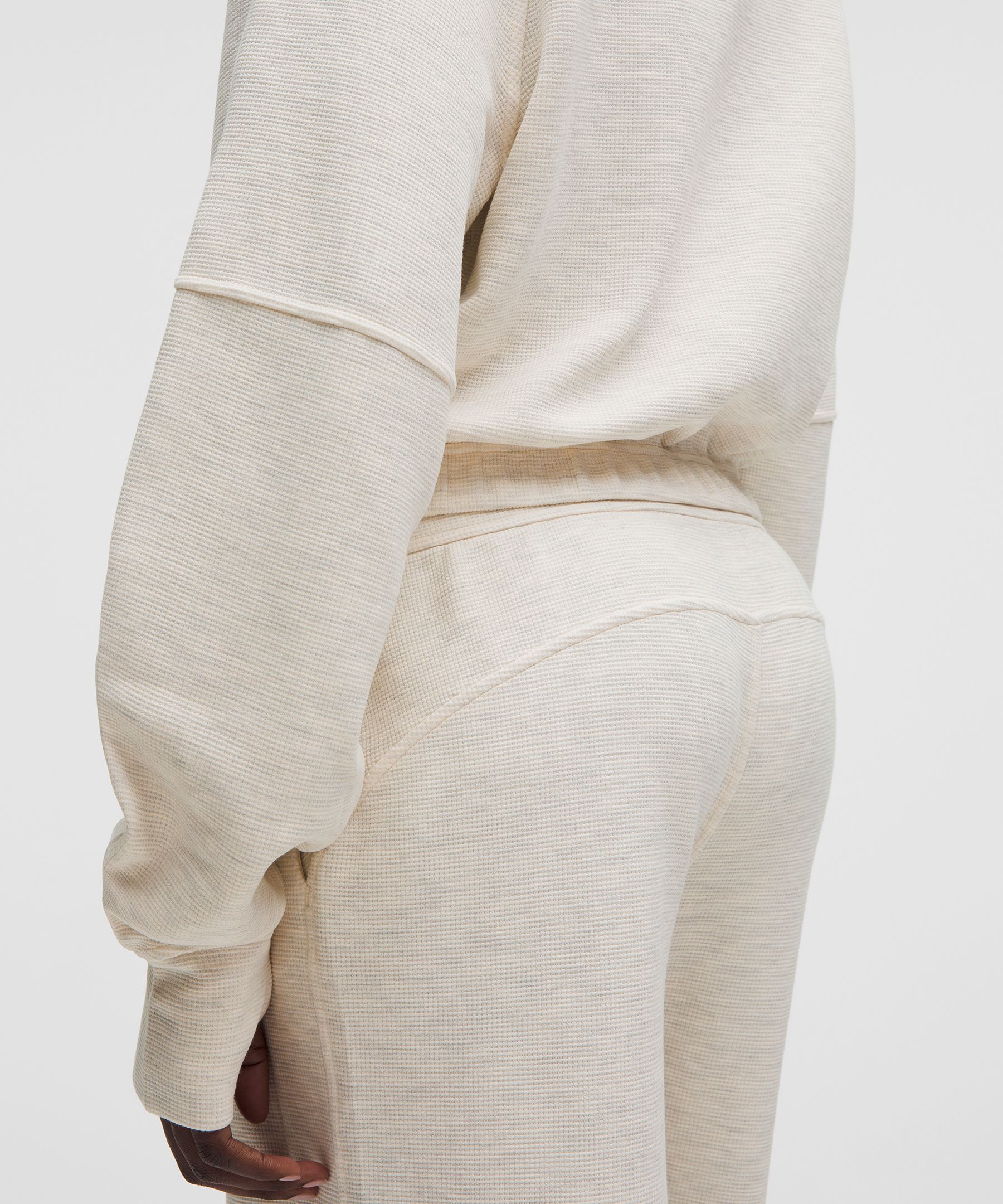 Sudadera Scuba acortada con cuello chimenea y media cremallera *Tejido gofrado