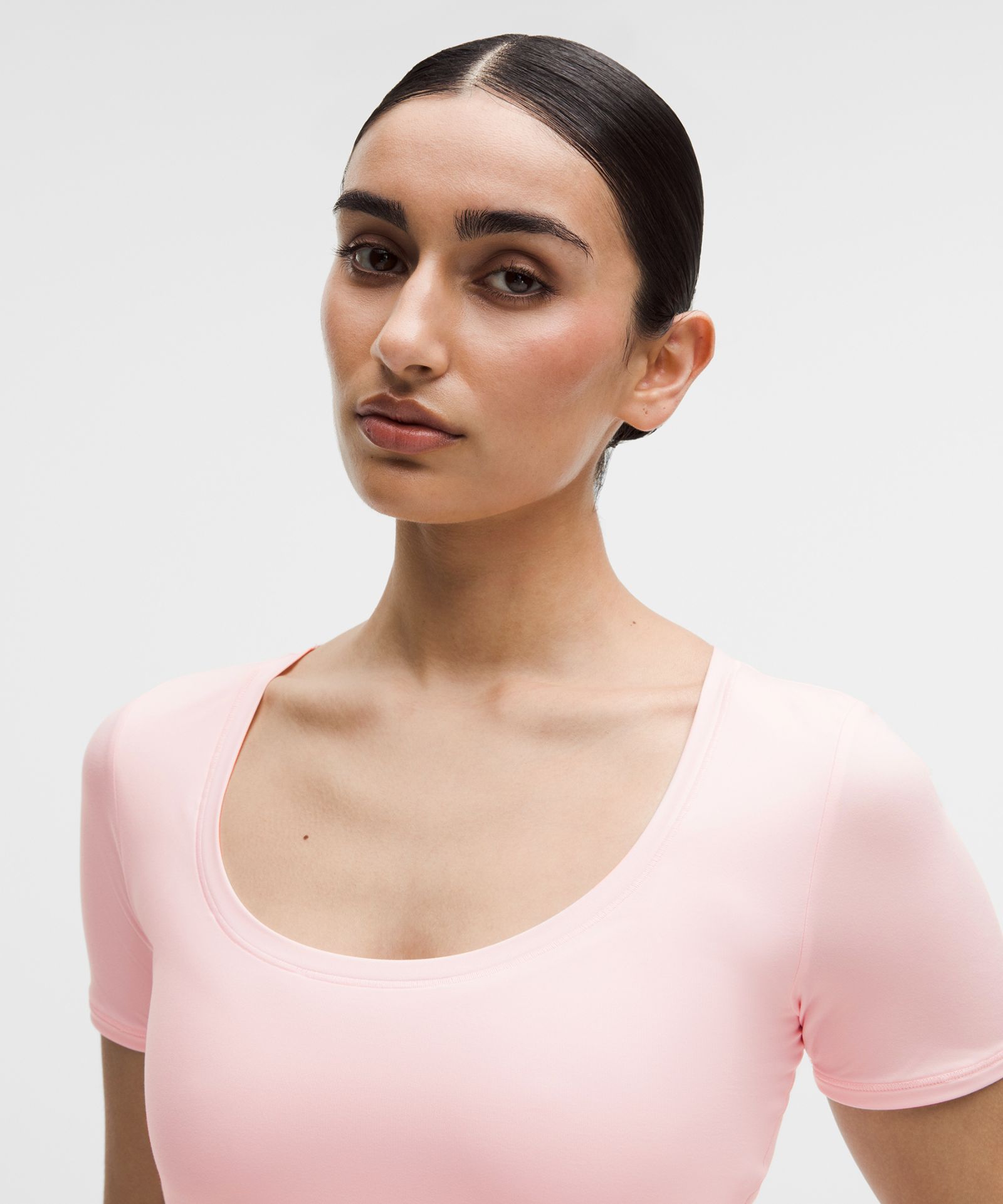 Lululemon Wundermost Ultra-Soft Nulu Scoop-Neck T-Shirt — фото 4