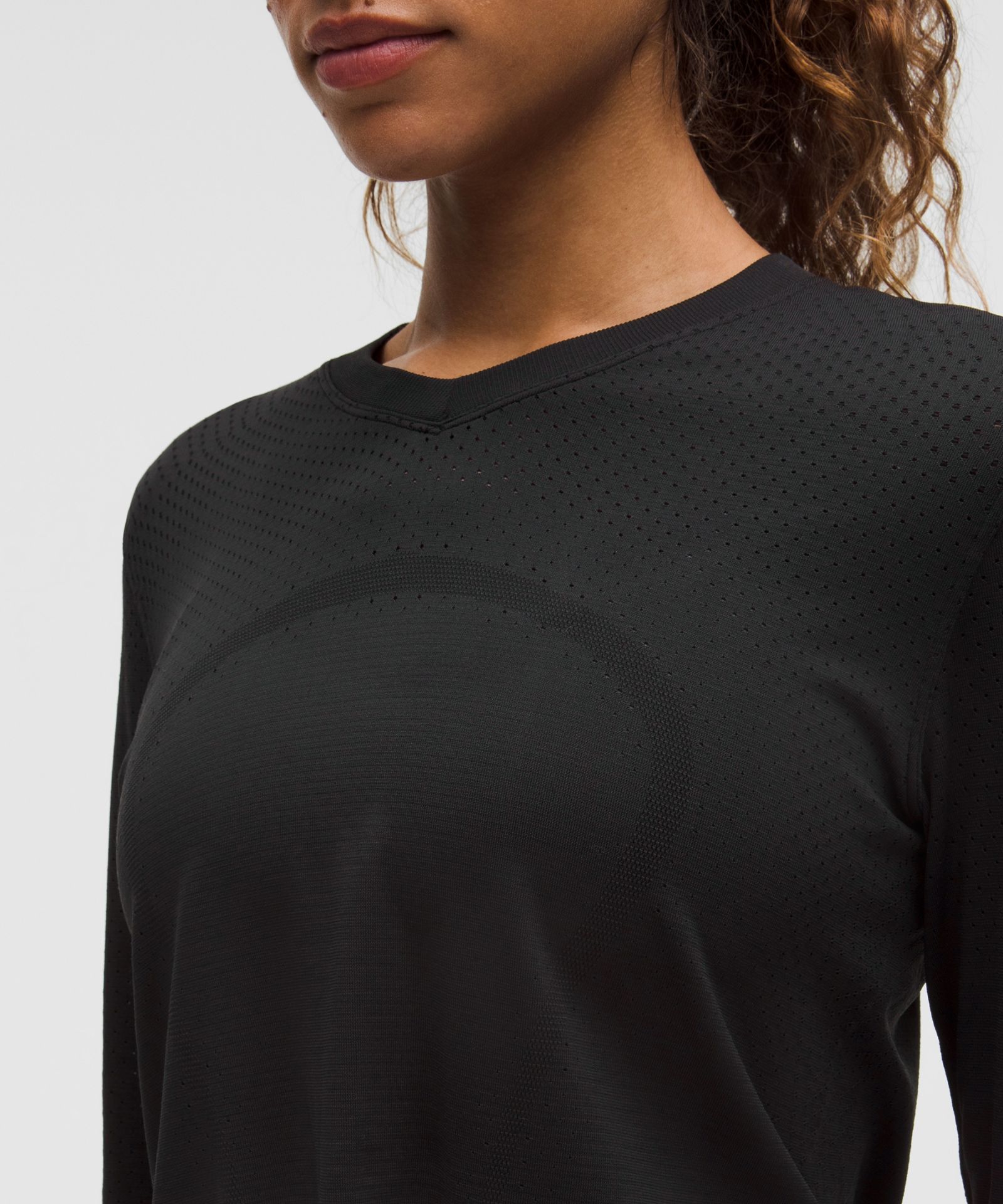 Женская рубашка Lululemon Swiftly с V-вырезом и длинным рукавом — фото 5