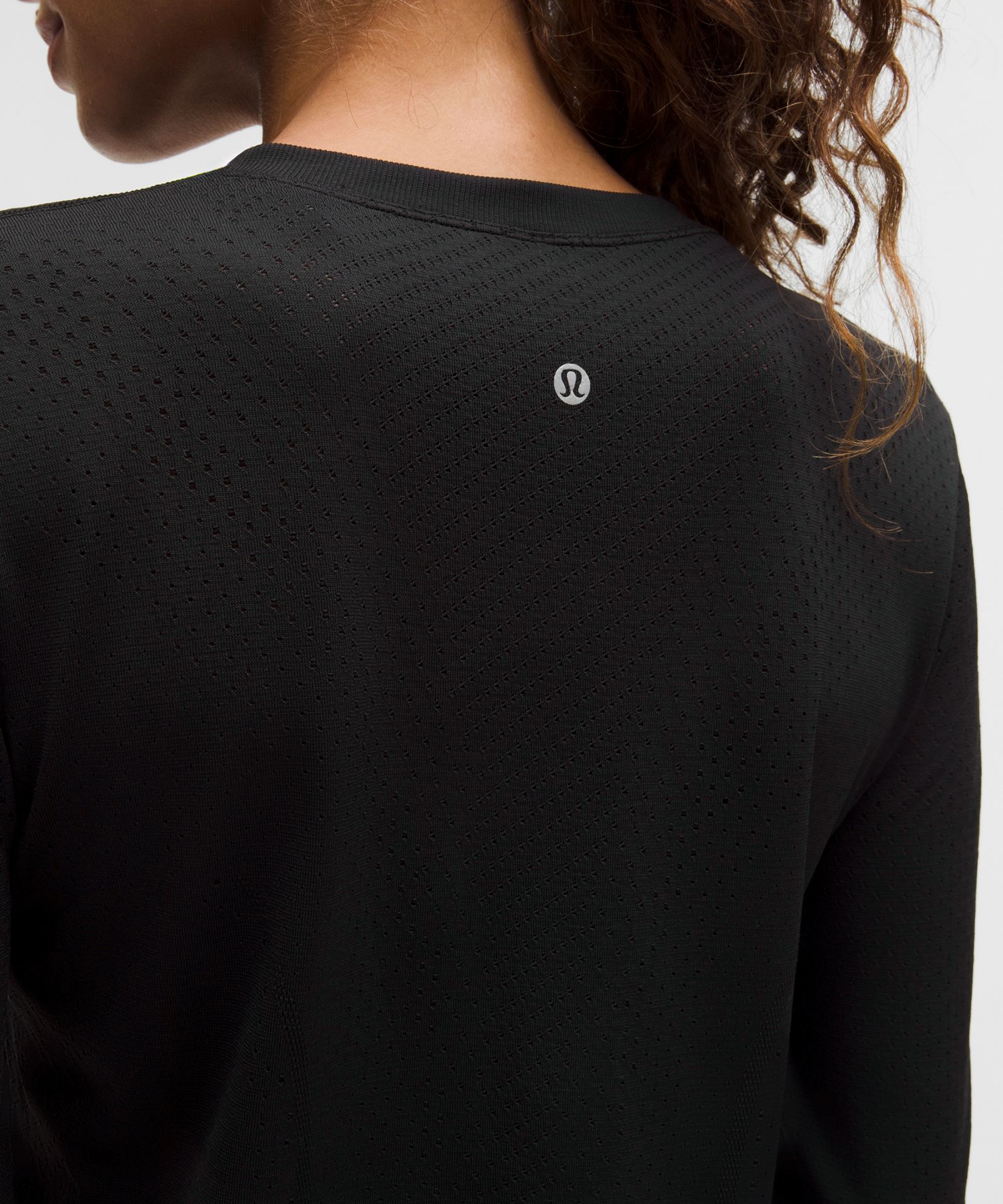 Женская рубашка Lululemon Swiftly с V-вырезом и длинным рукавом — фото 6