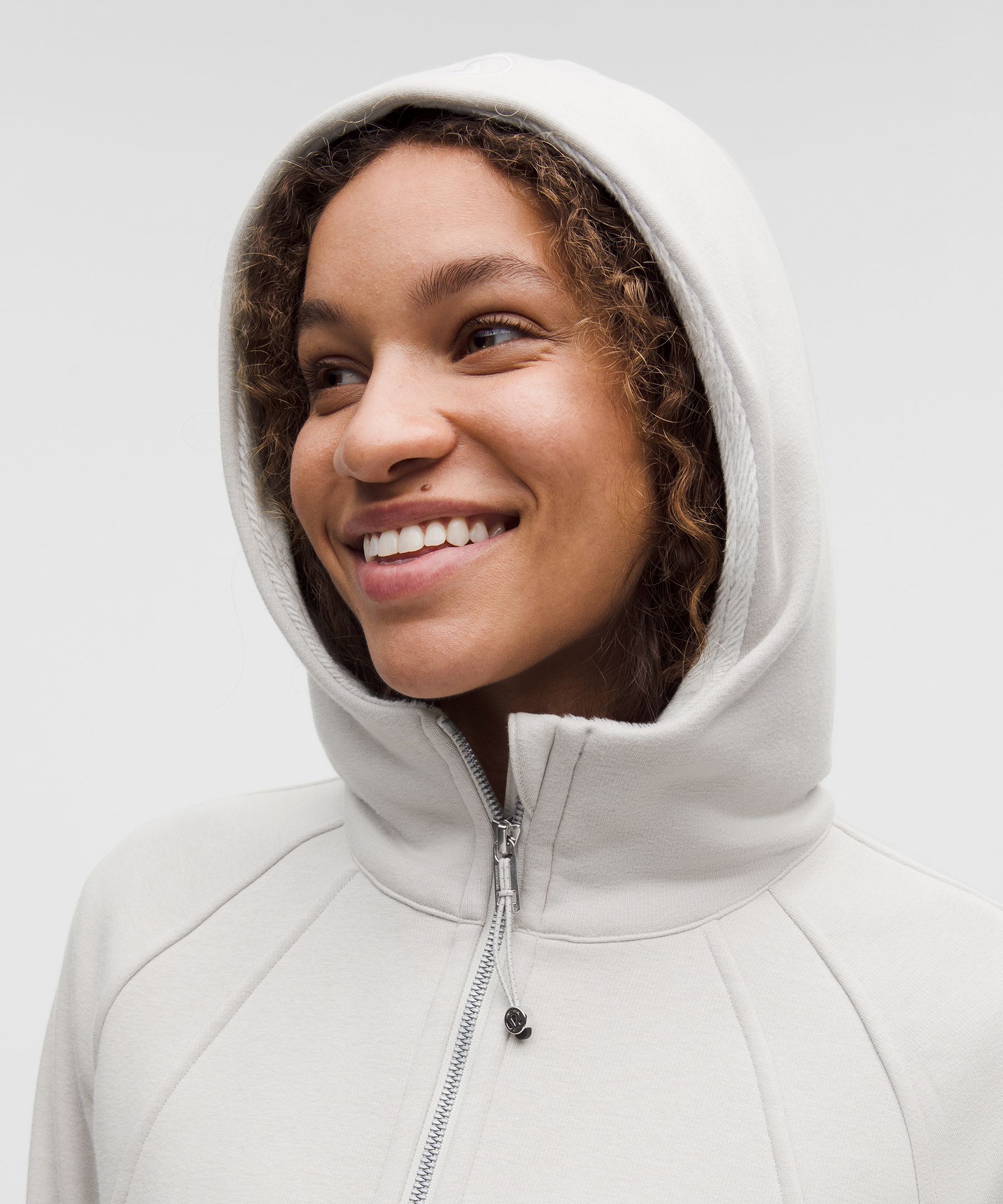 Sudadera Scuba amplia con capucha y cremallera *Mullida