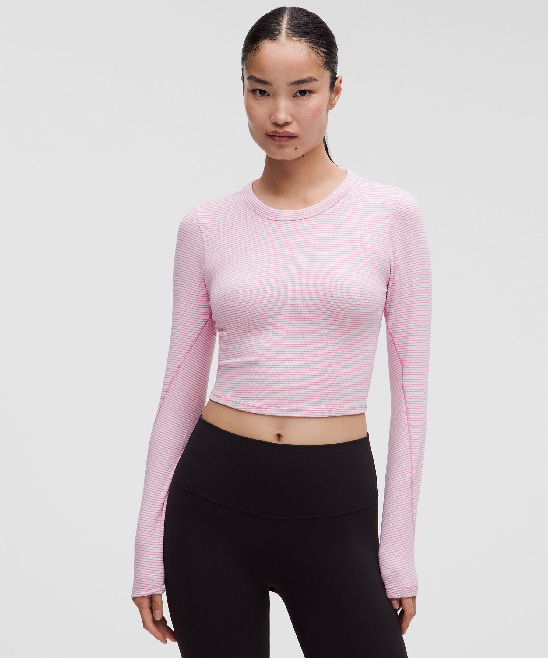 Playera Hold Tight de manga larga con bastilla recta y largo cropped