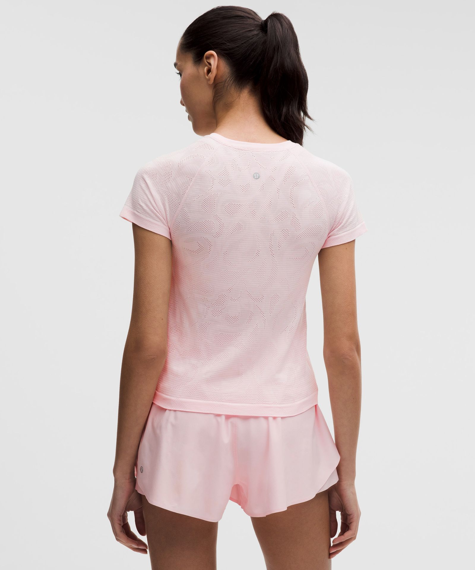 Женская футболка Lululemon Swiftly Tech 2.0 с коротким рукавом — фото 3