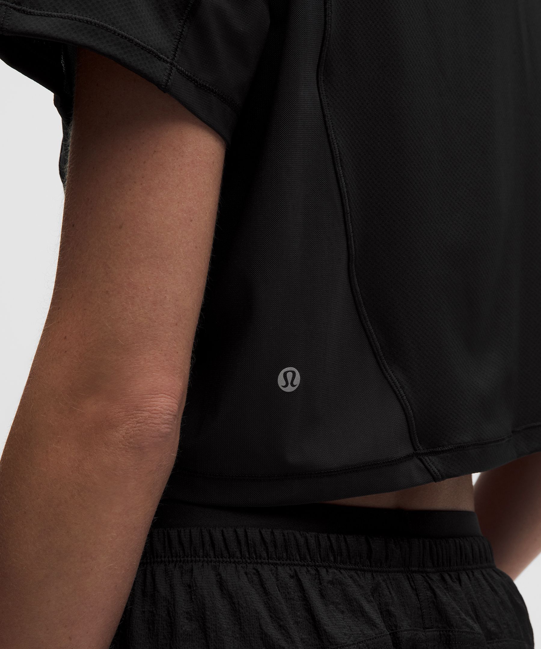 Mesh Panel Training Short-Sleeve Shirt