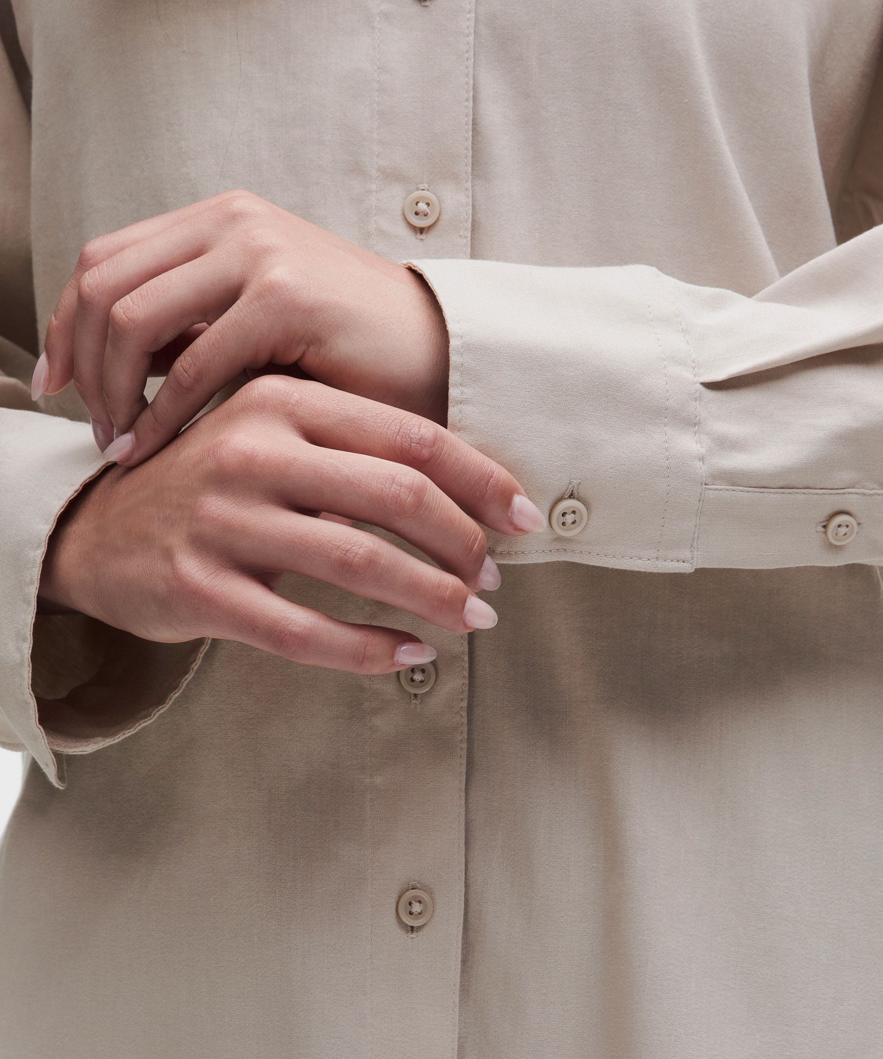 Chemise LuluLinen d&eacute;contract&eacute;e &agrave; manches longues