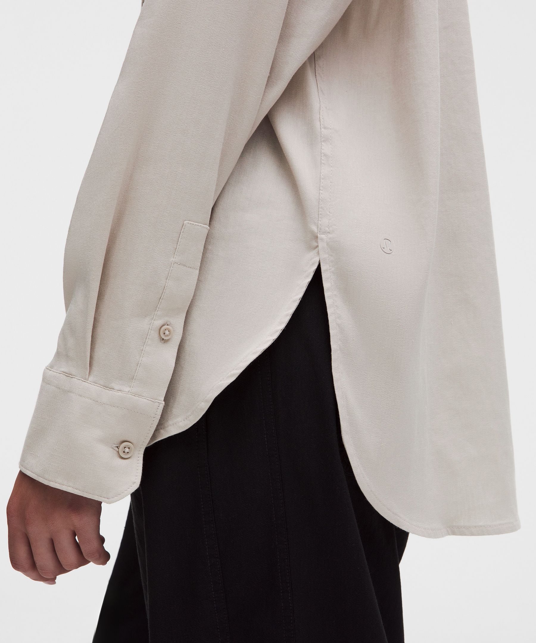 Chemise LuluLinen d&eacute;contract&eacute;e &agrave; manches longues