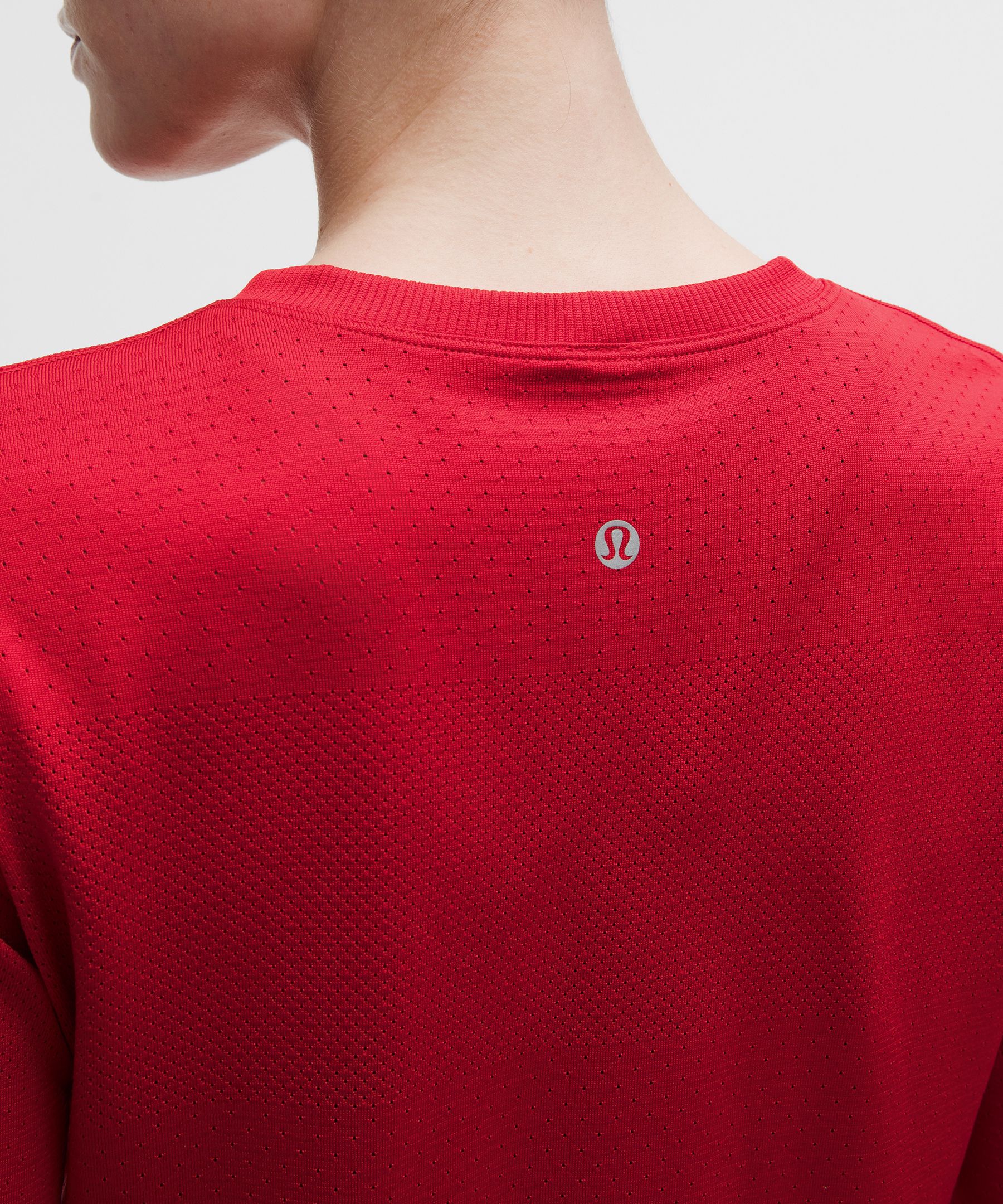 Swiftly パーフォレートストライプ長袖シャツ | 先行販売 | Lululemon JP