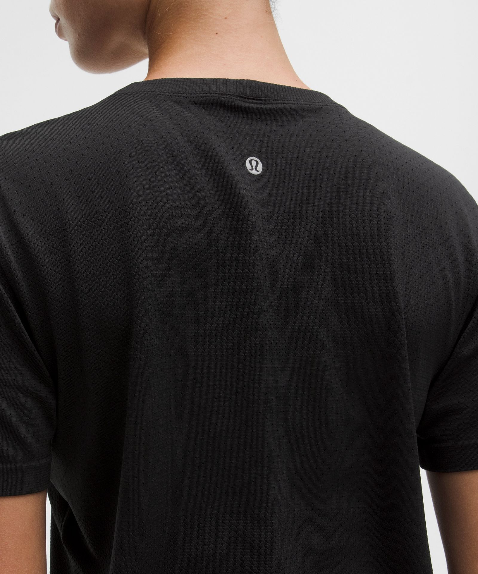 Lululemon Swiftly Perforated Stripe Short-Sleeve Shirt — фото 5