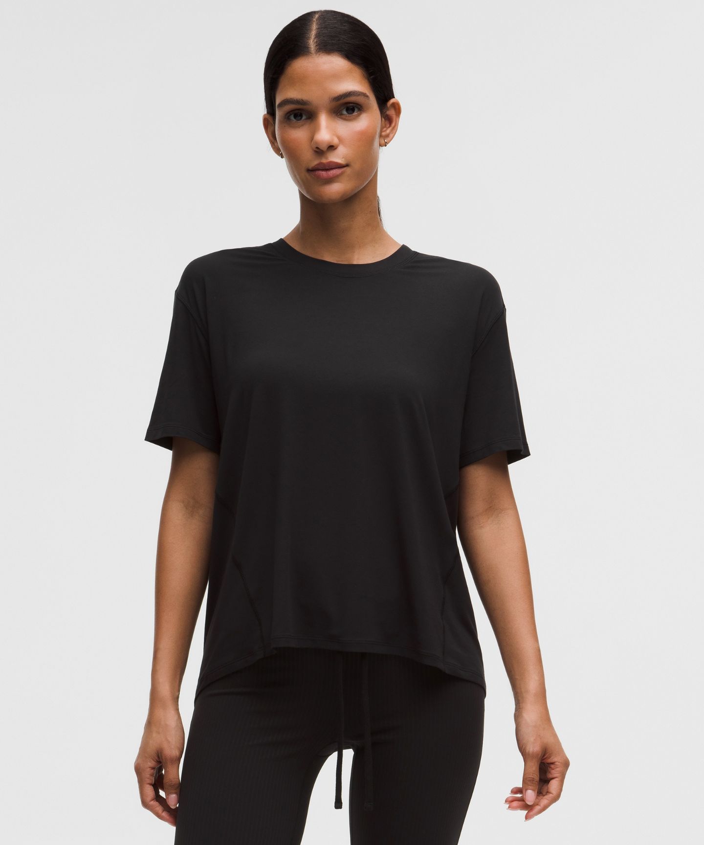 Женская рубашка Lululemon SilkyAppeal Tie-Back Short-Sleeve Shirt, цвет: Чёрный — фото 1