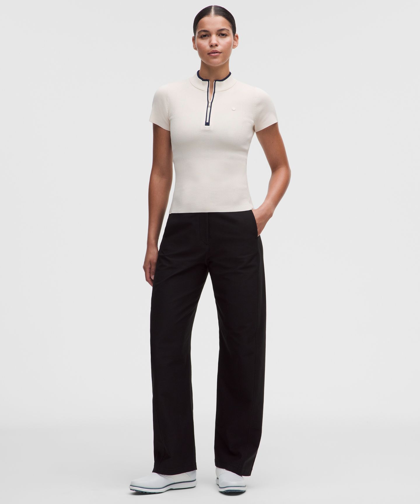Женская рубашка Lululemon Knit Golf Mockneck Short-Sleeve Shirt, цвет: Светлая слоновая кость / Тёмно-синий — фото 2
