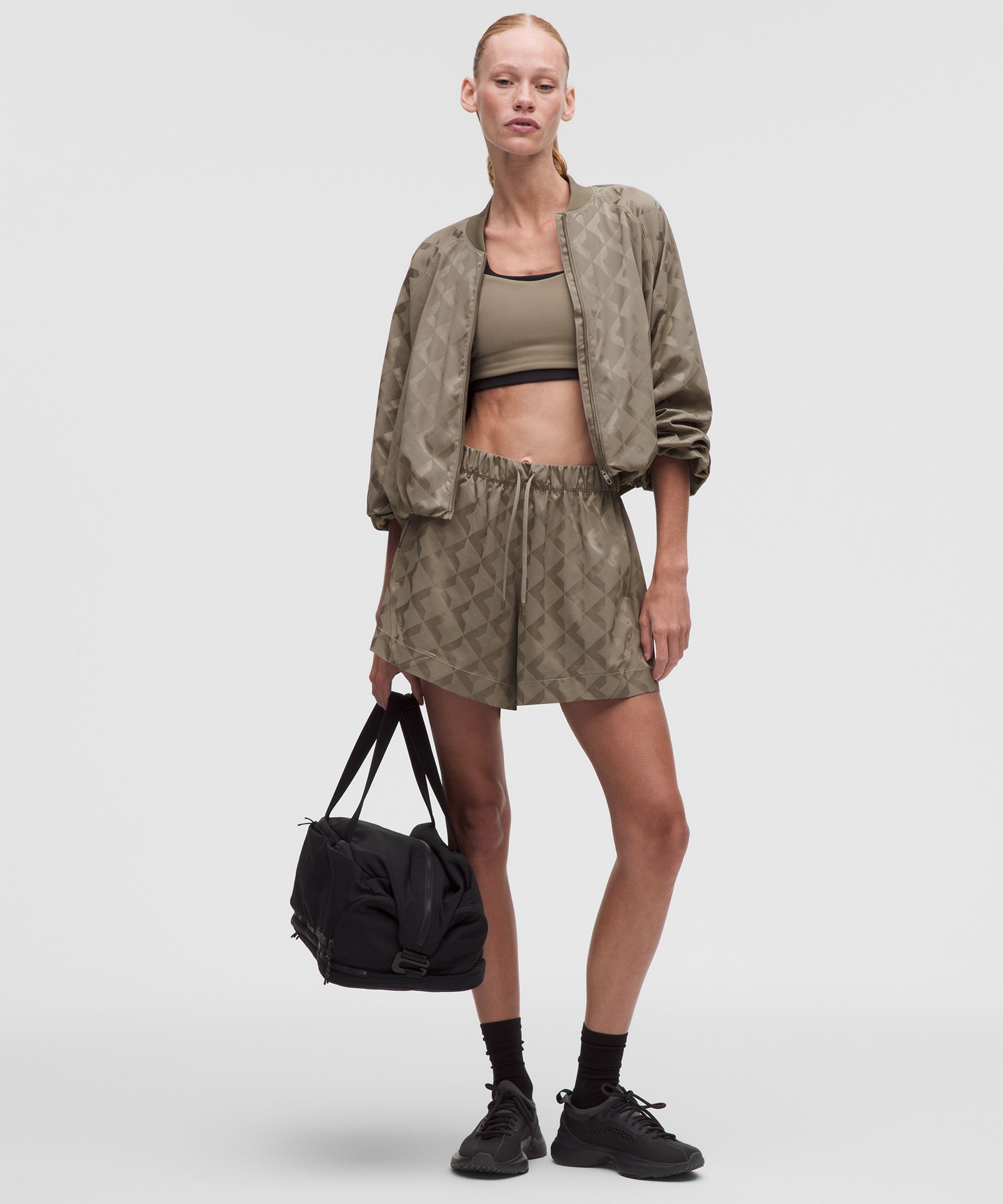 Satin-Trainingsjacke mit Monogramm-Grafik