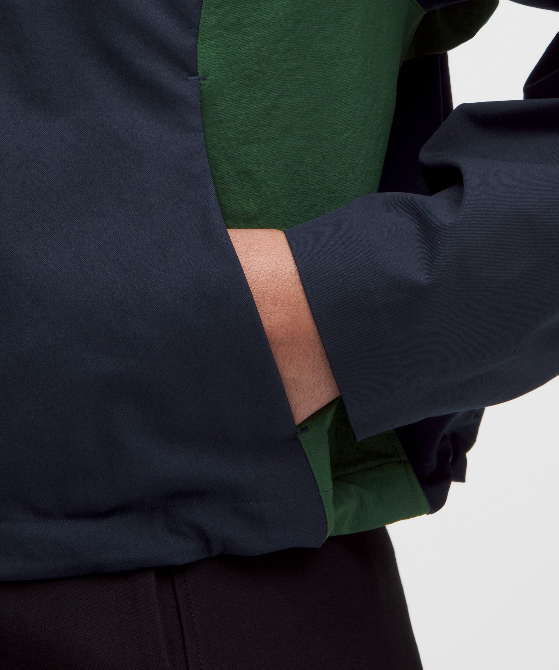 Chaqueta con paneles y cuello para golf
