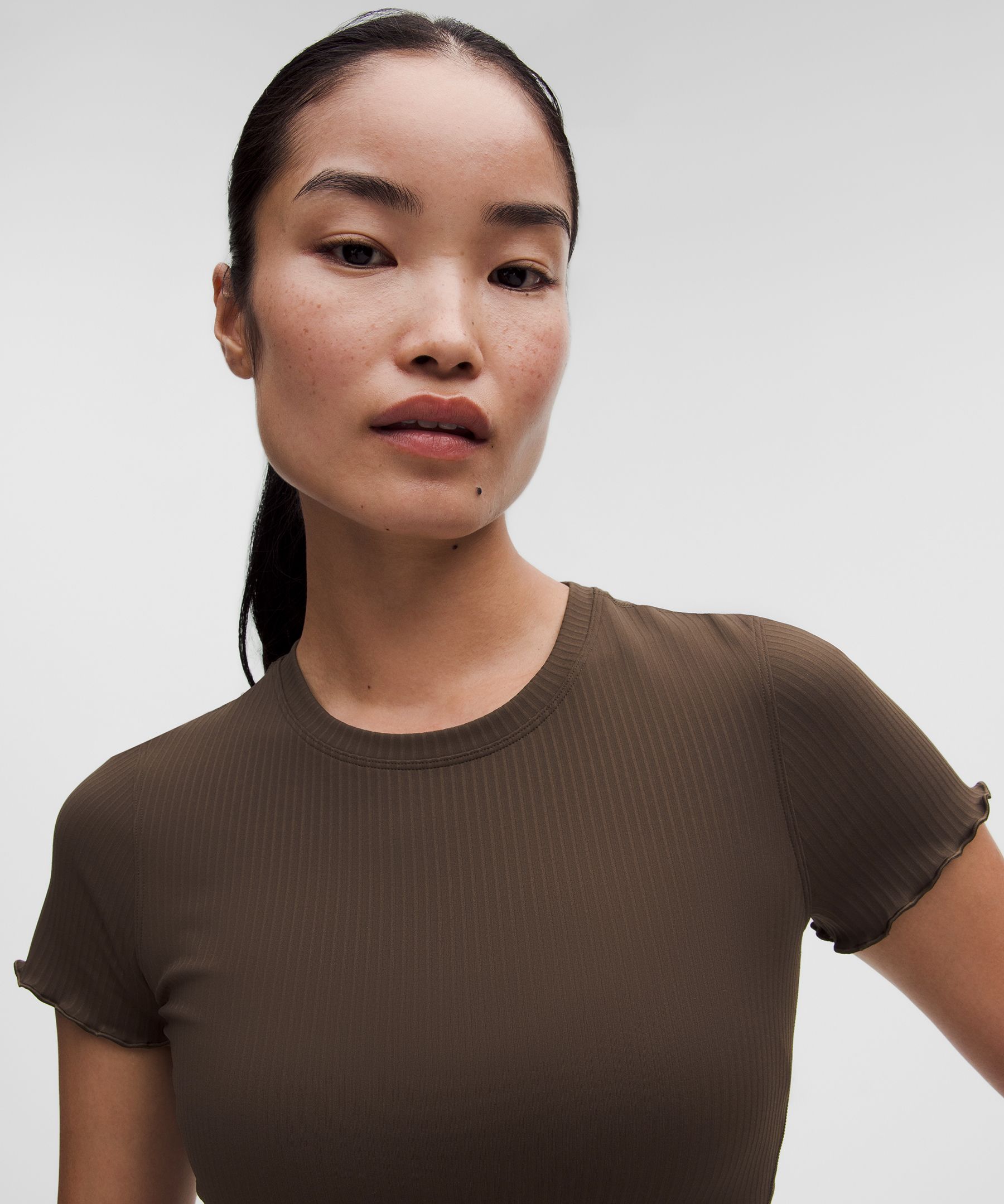 Baby tee lululemon Align&trade; &agrave; ourlet ondul&eacute;