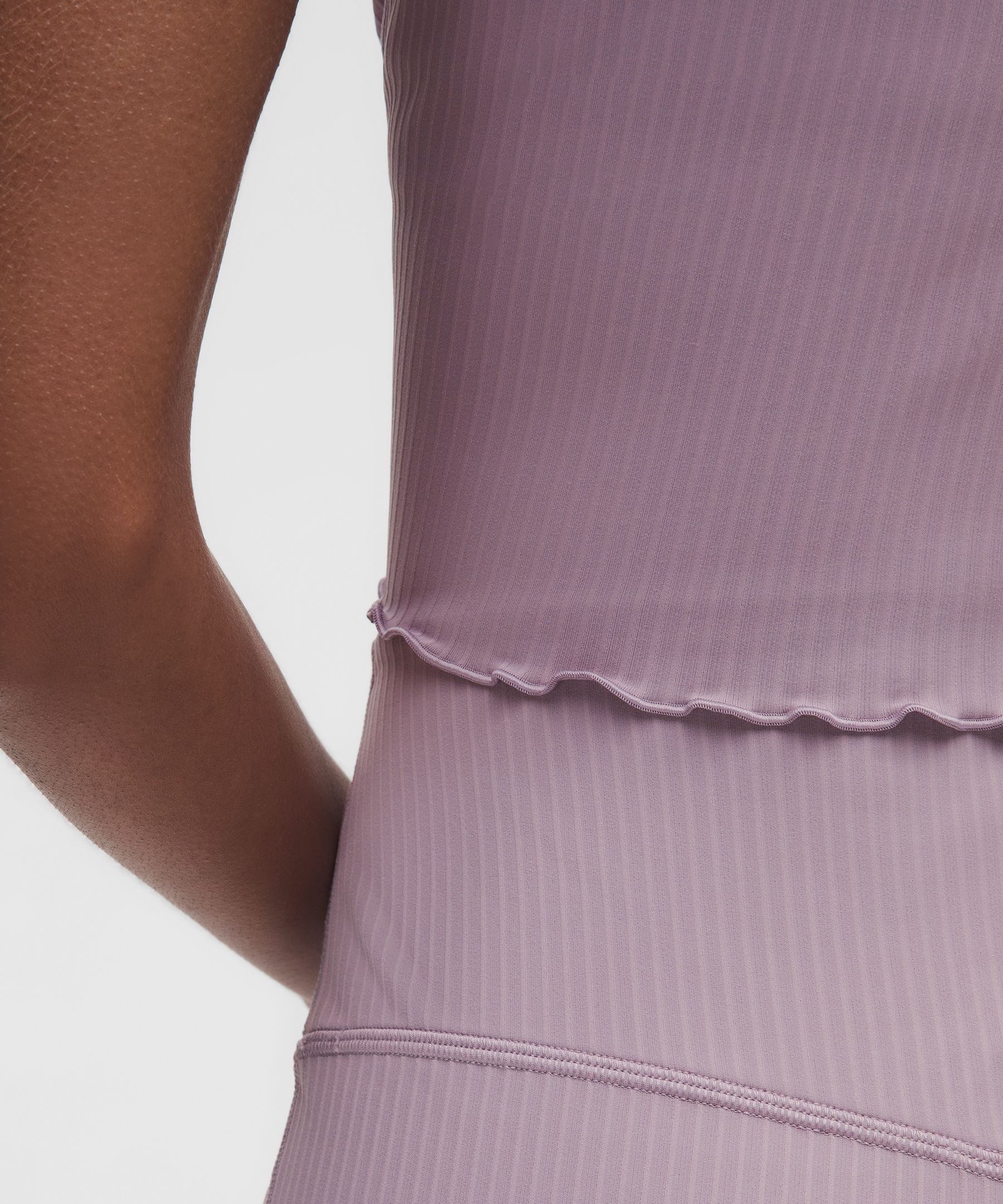 Baby tee lululemon Align&trade; &agrave; ourlet ondul&eacute;