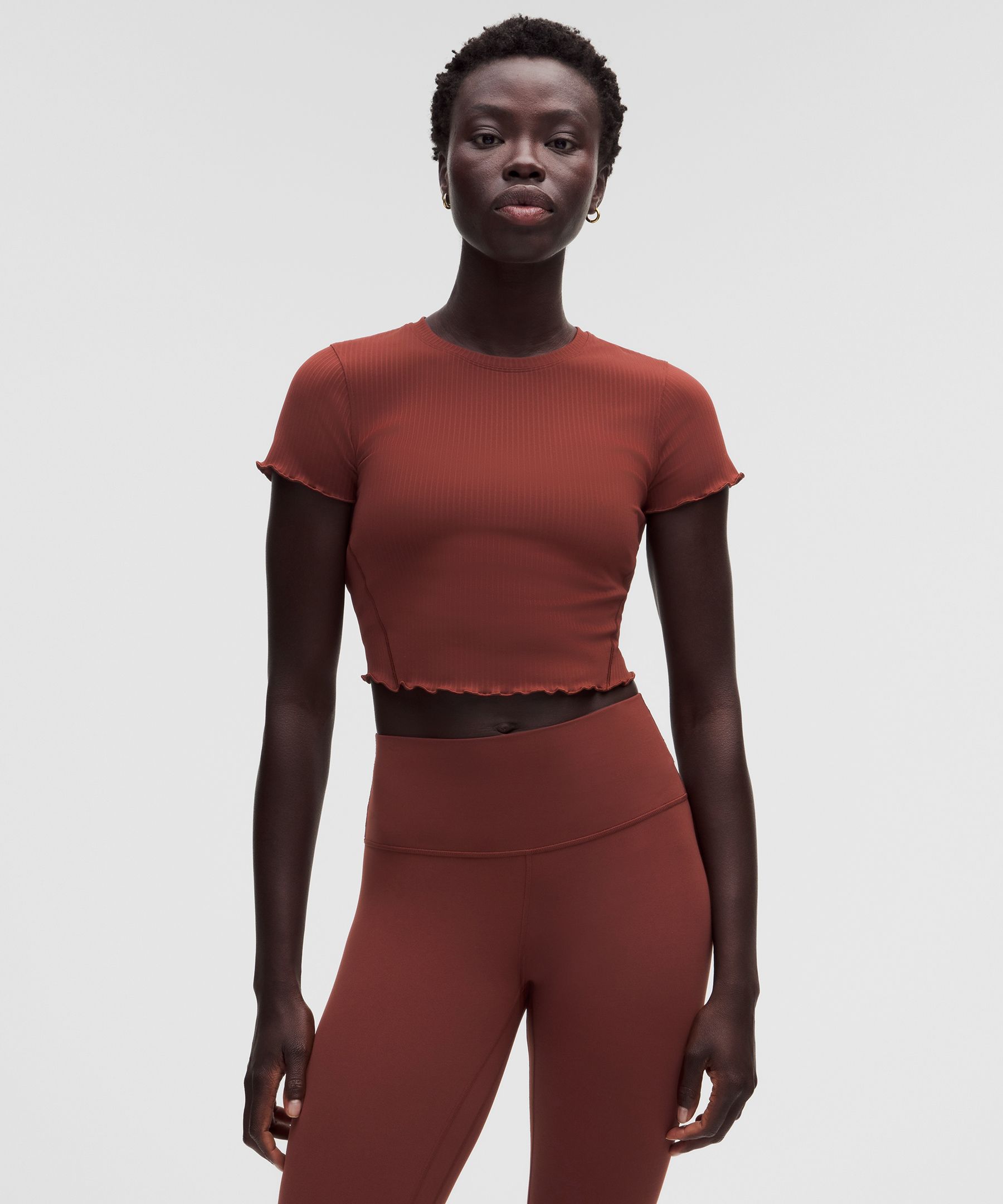 Baby tee lululemon Align&trade; &agrave; ourlet ondul&eacute;