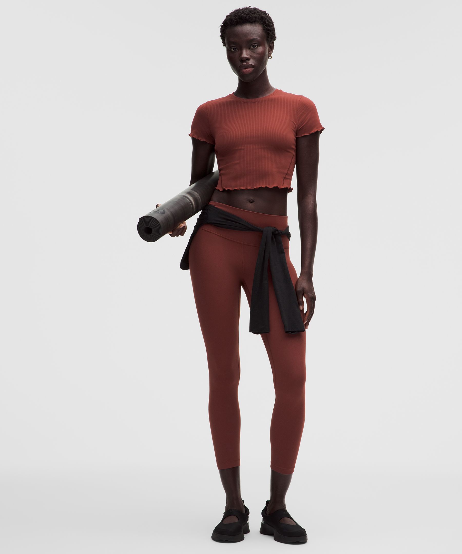 Baby tee lululemon Align&trade; &agrave; ourlet ondul&eacute;