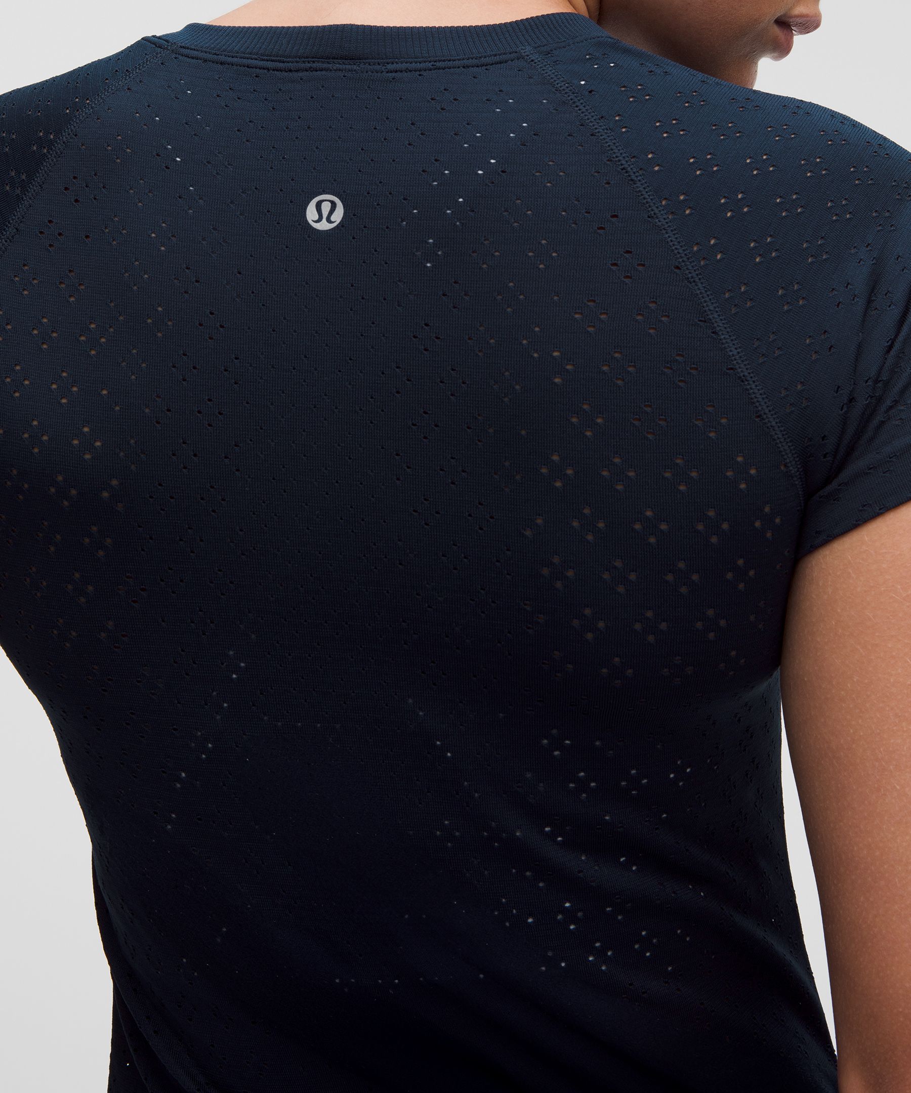 Swiftly Tech Short-Sleeve Shirt 2.0 *Hip Length