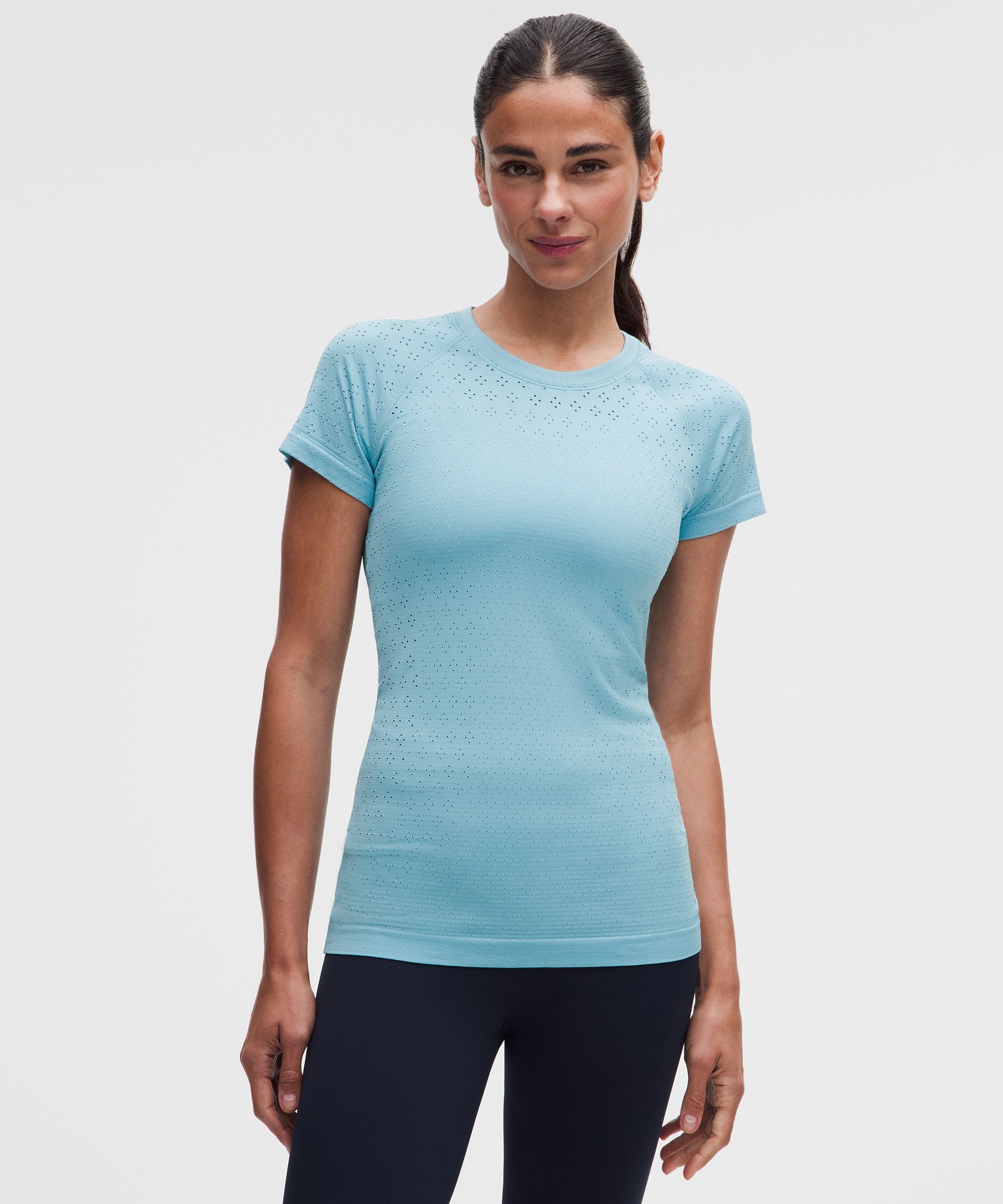 Playera Swiftly Tech 2.0 de manga corta *Largo a la cadera