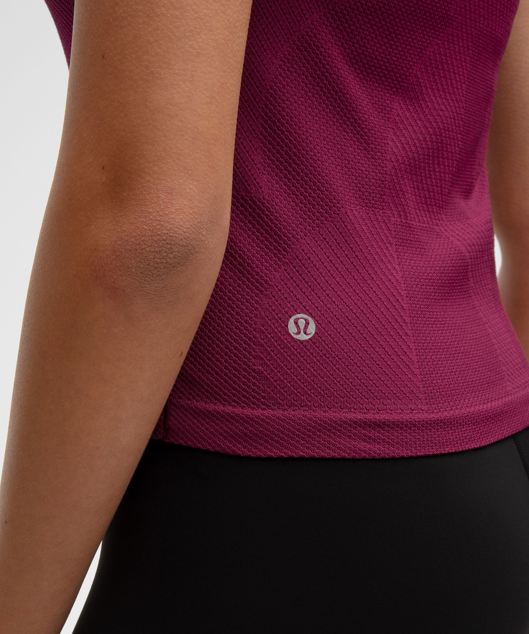 Swiftly Tech Short-Sleeve Shirt 2.0 *Texture Block