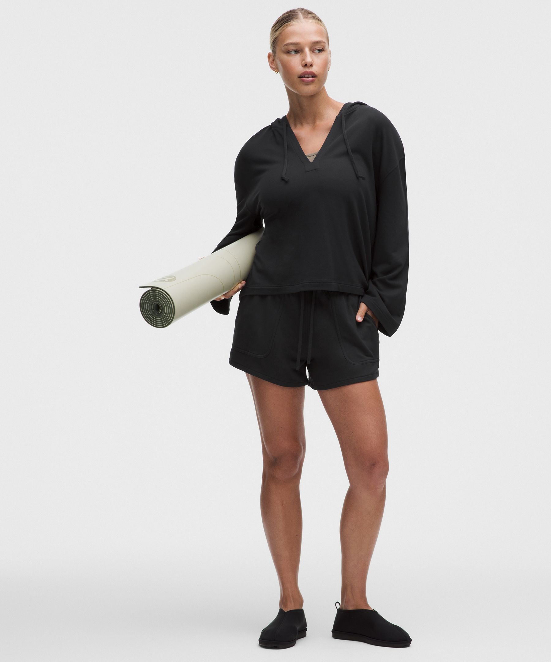 Sudadera con capucha y cuello de pico BeCalm *Tejido renovado